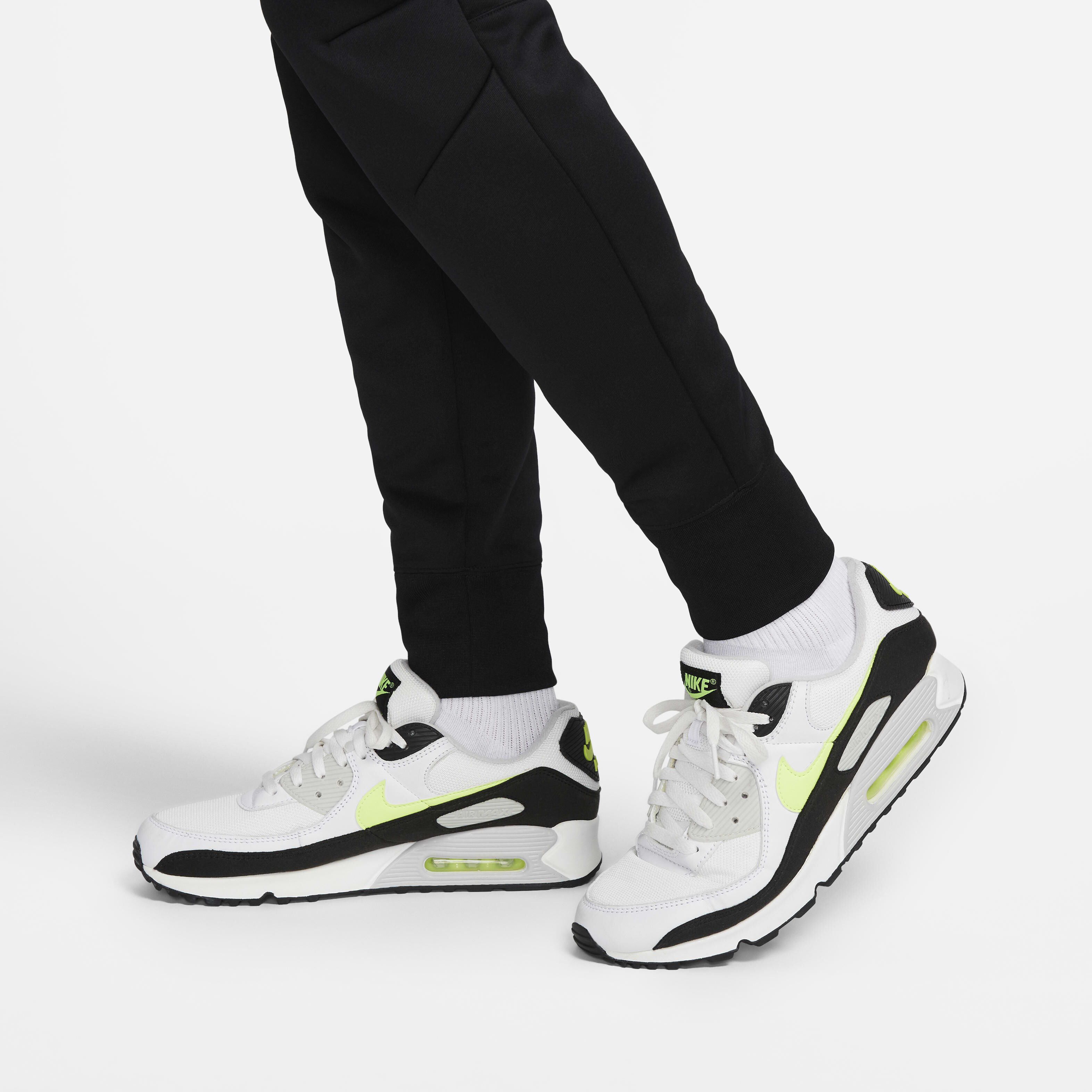Air max 90 with joggers deals