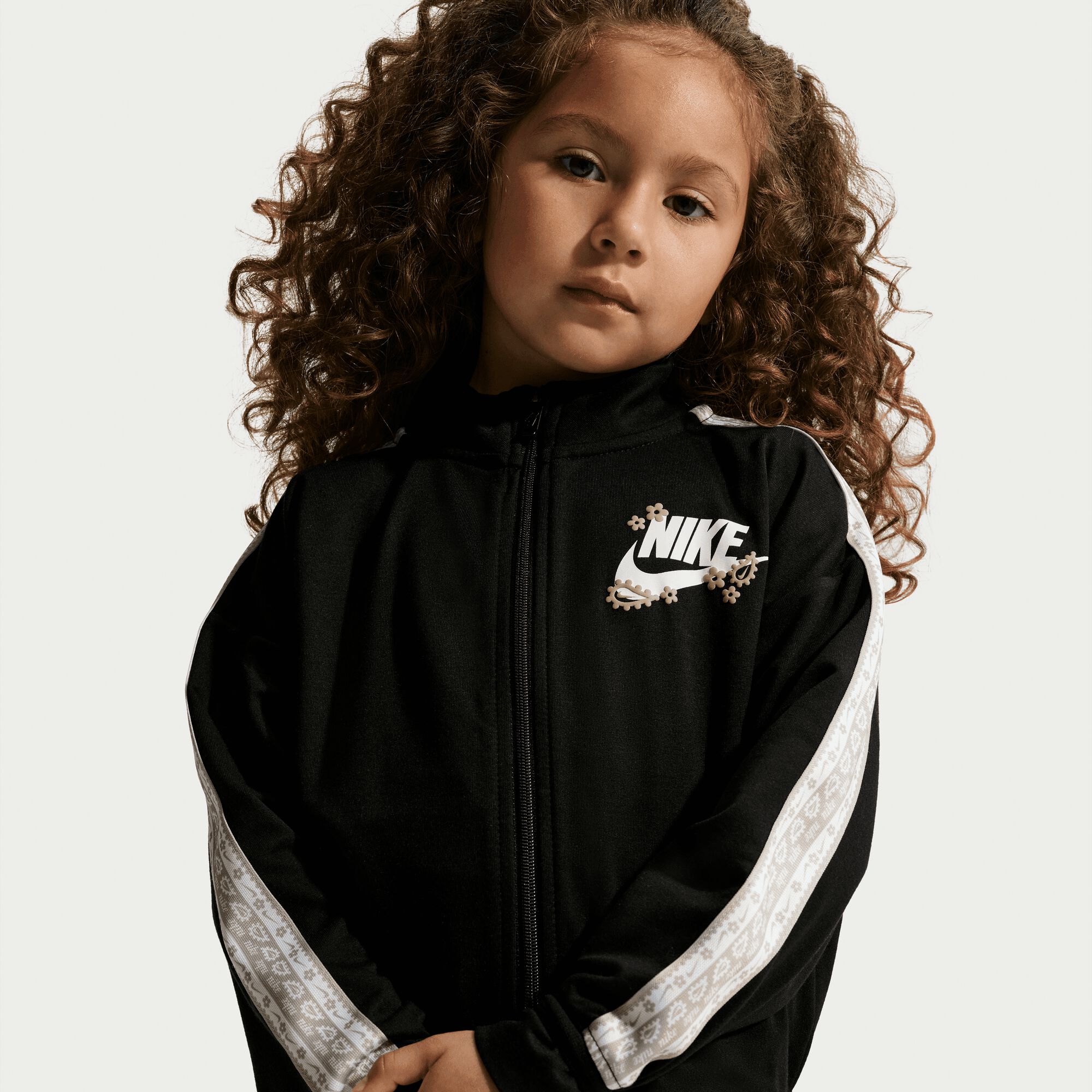 Nike Retro Remix image number 2