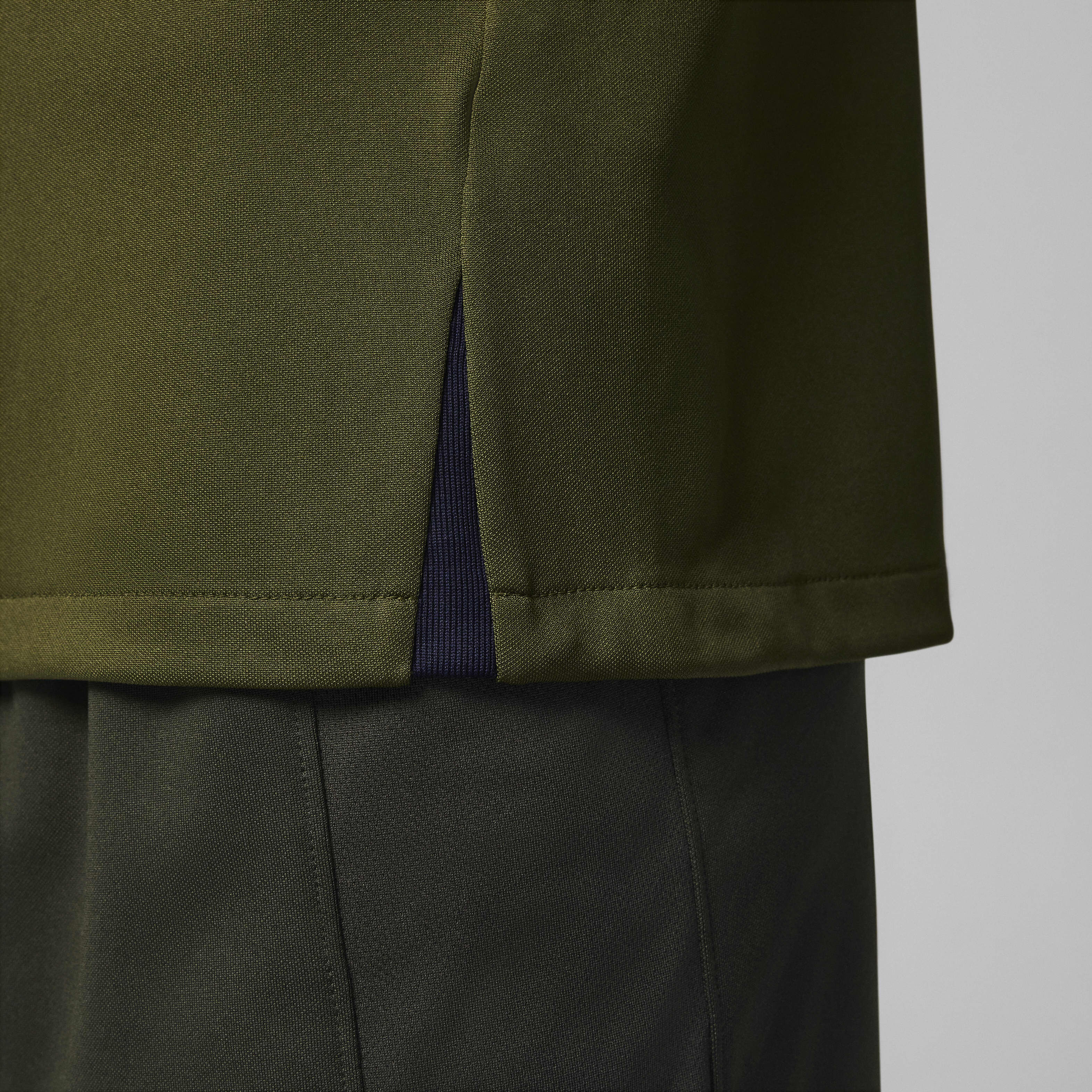 Paris Saint-Germain Strike Fourth image number 3