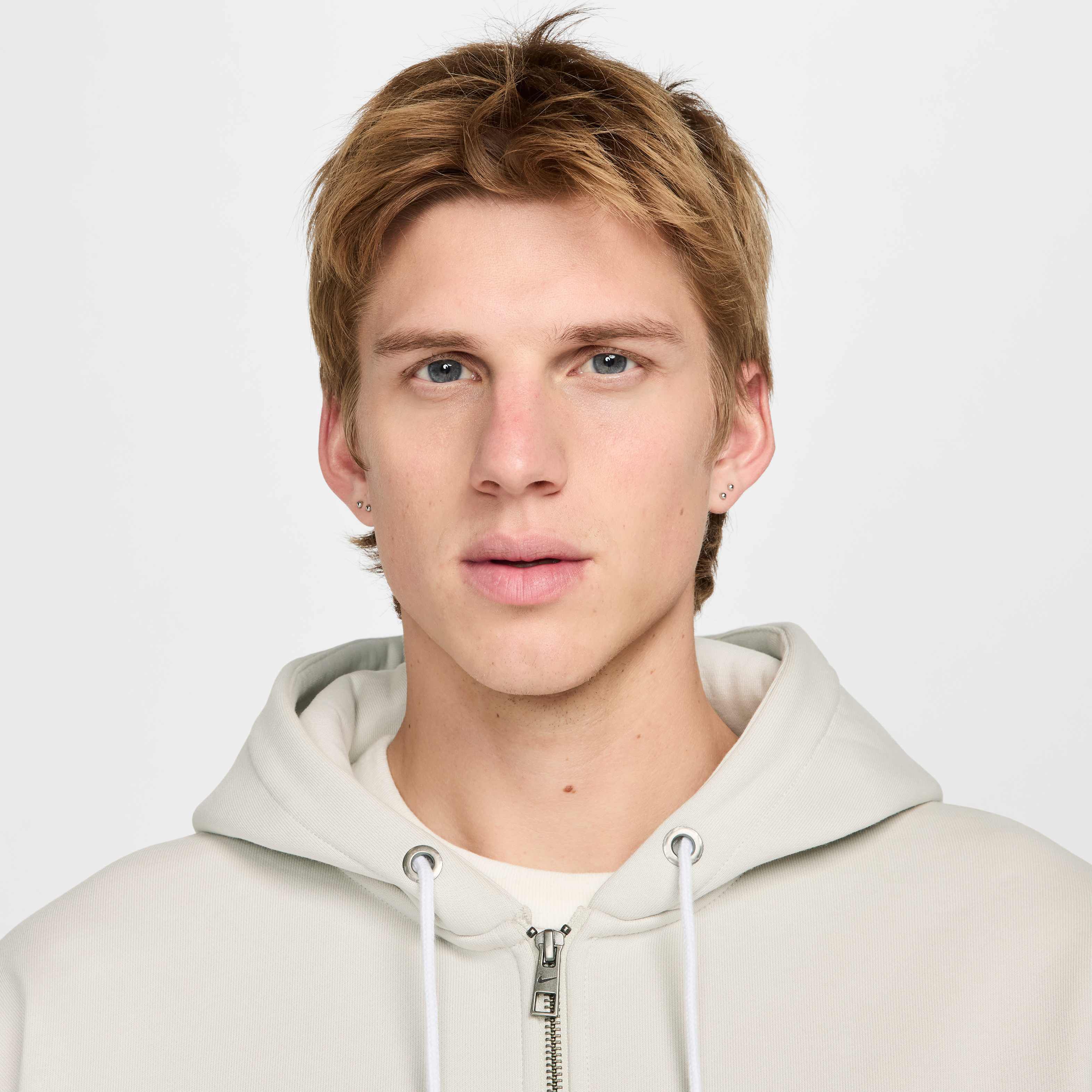 Nike Solo Swoosh image number 2