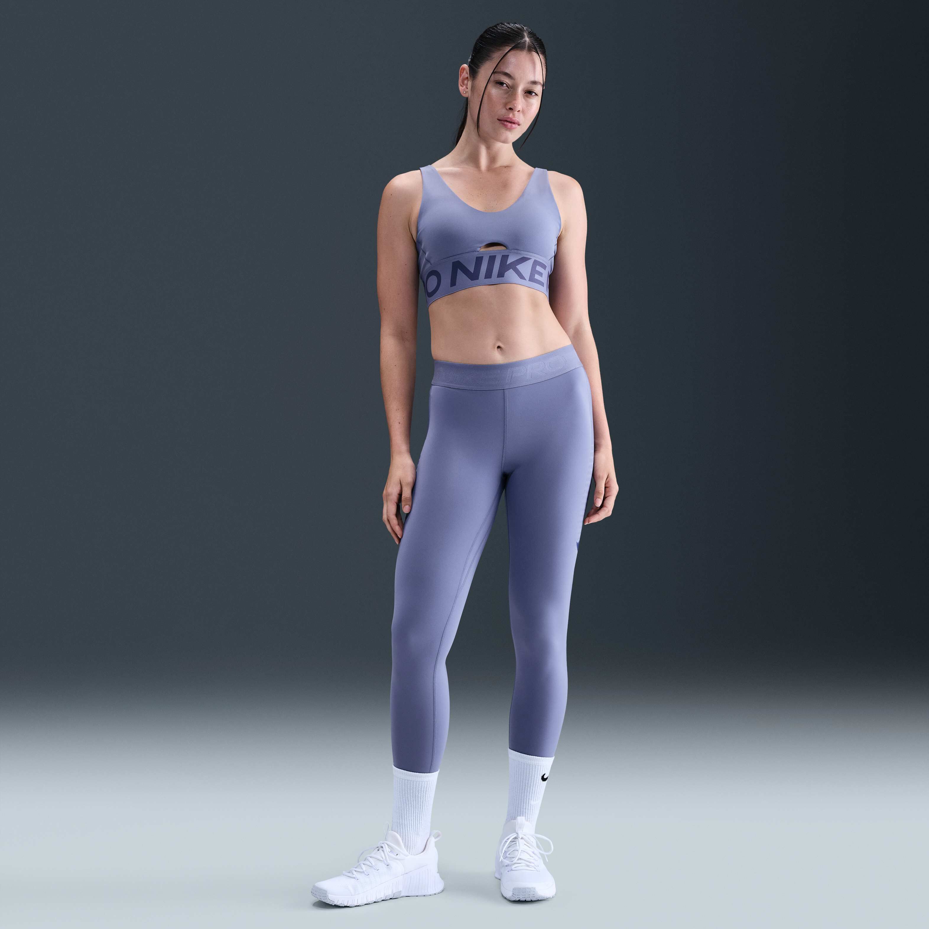 Nike Pro Indy Plunge image number 3