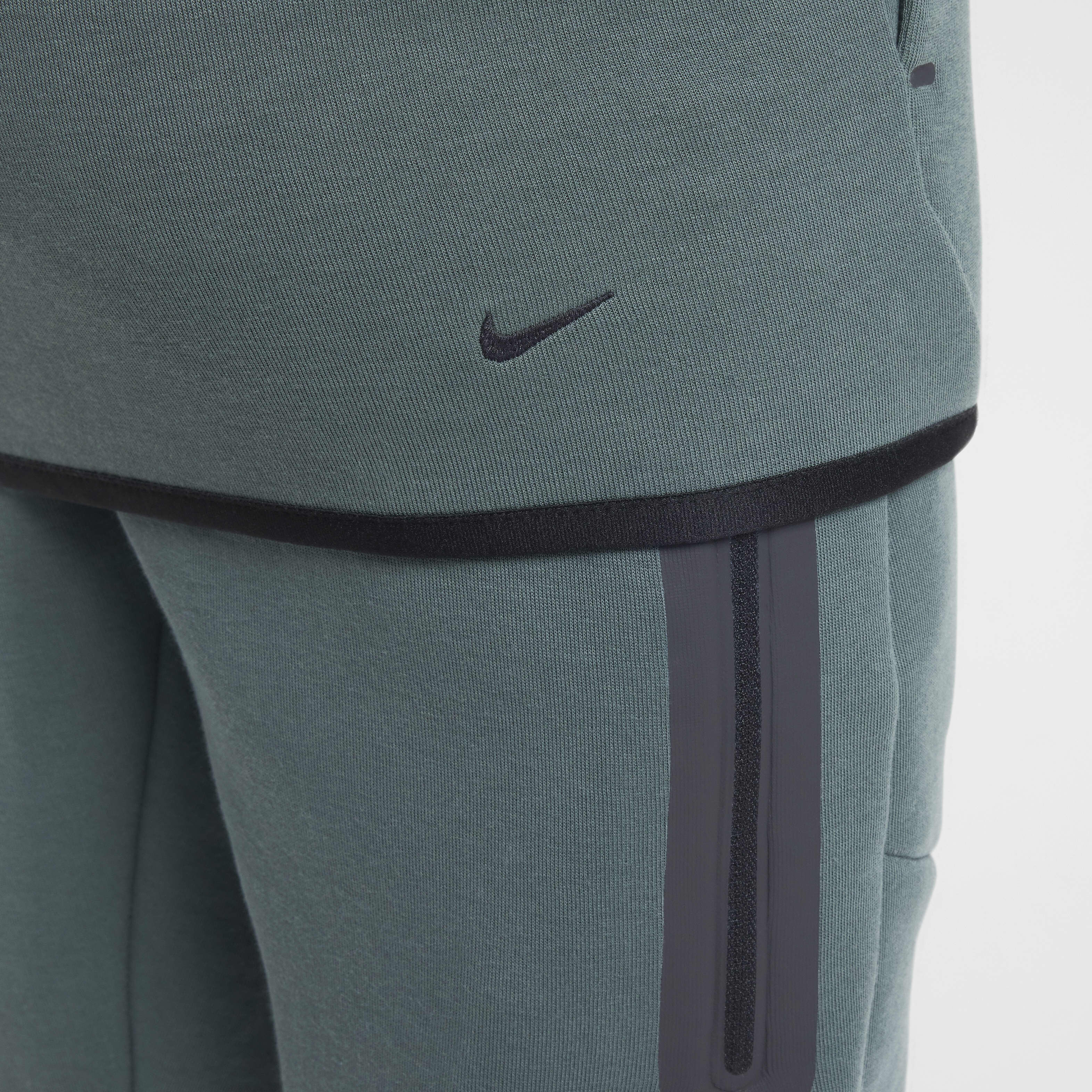 Nike Sportswear Tech Fleece image number 6
