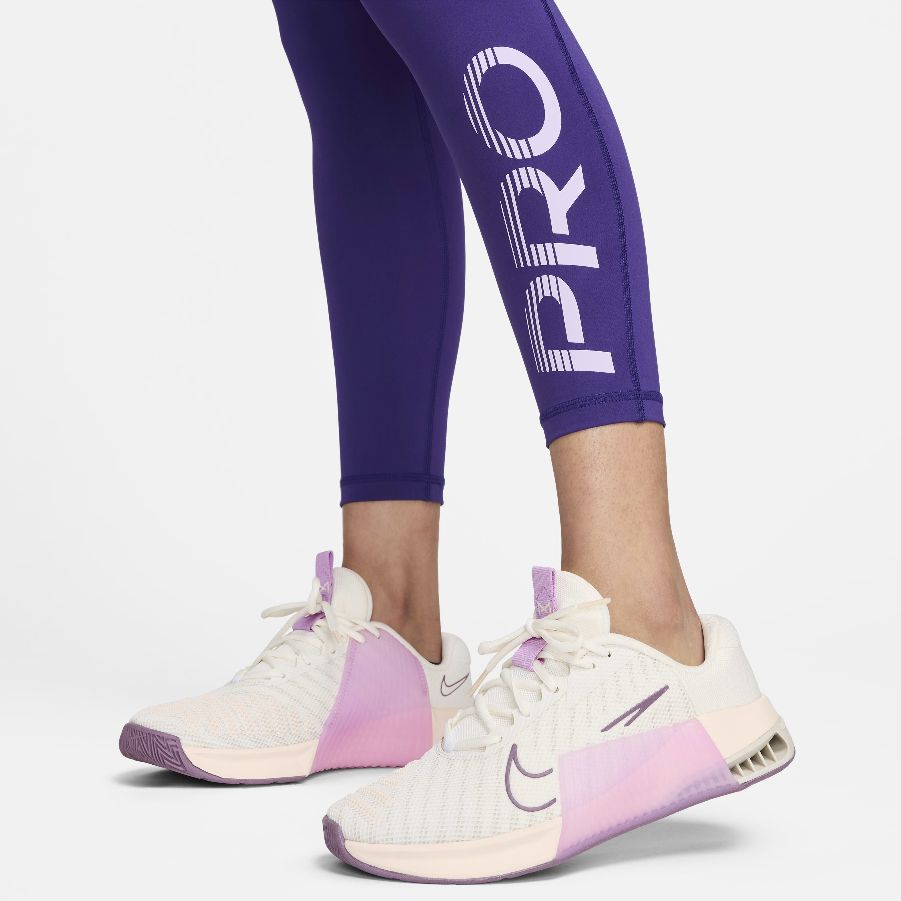 Nike Pro image number 4