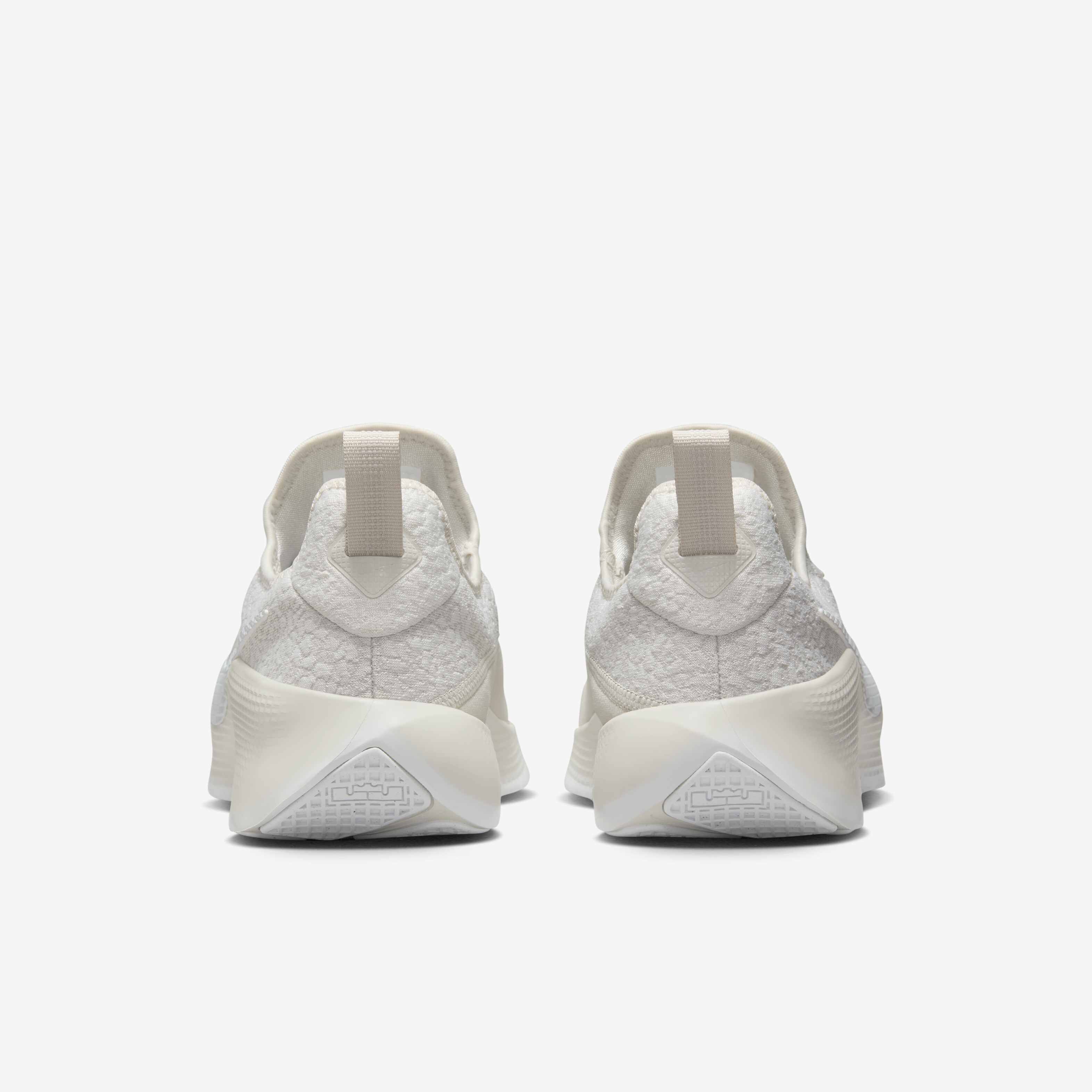 ليبرون تي ار 1 image number 5