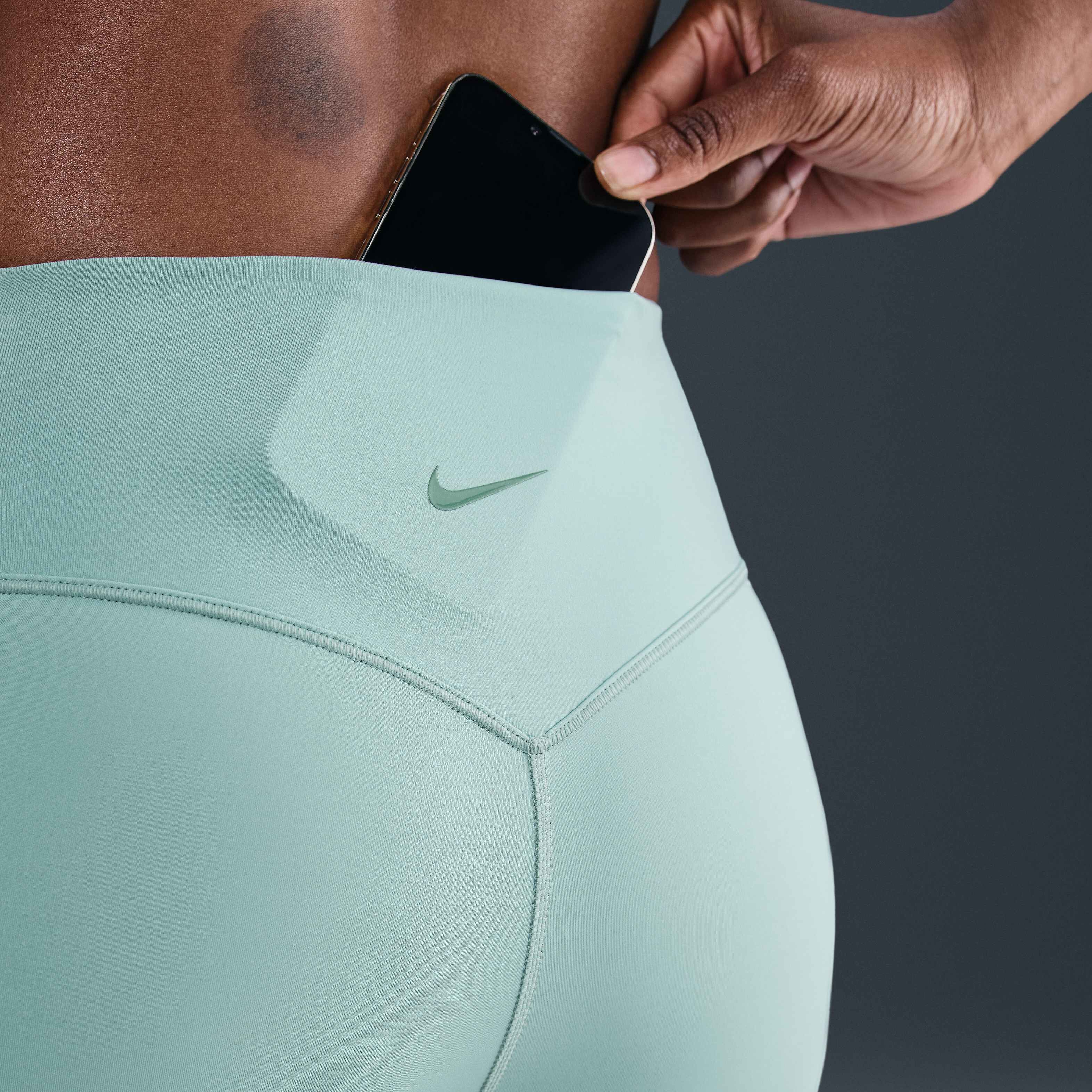 نايكي يونيفيرسا image number 5