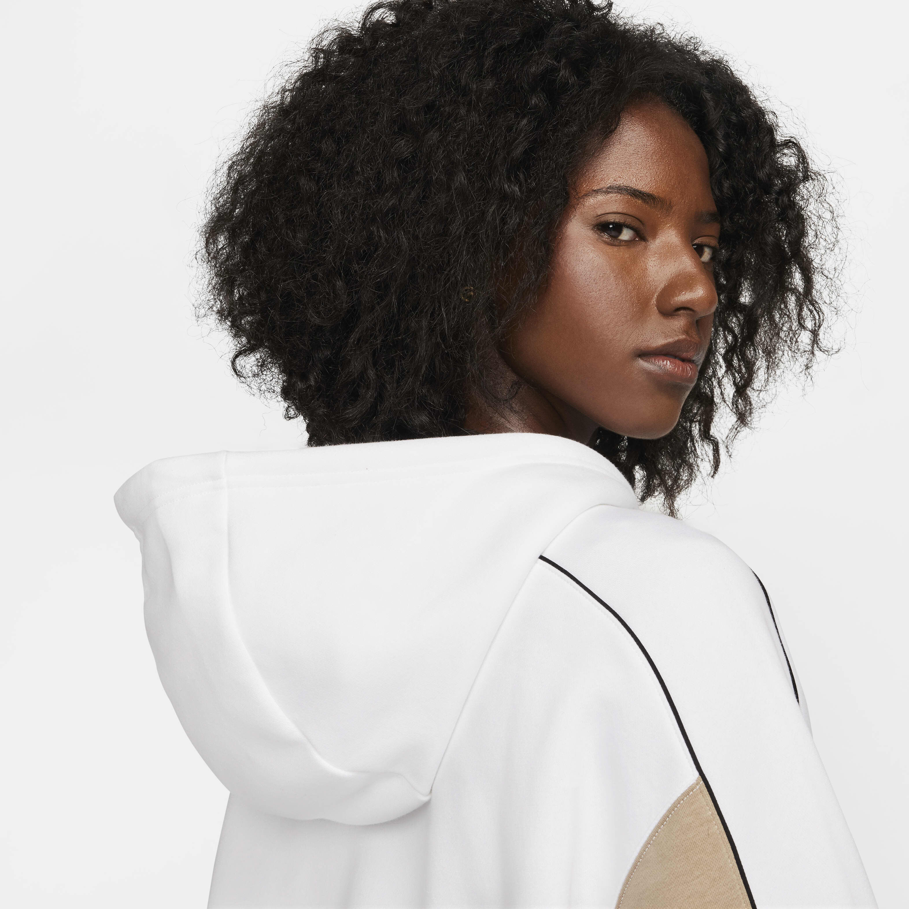 نايكي سبورتسوير image number 4