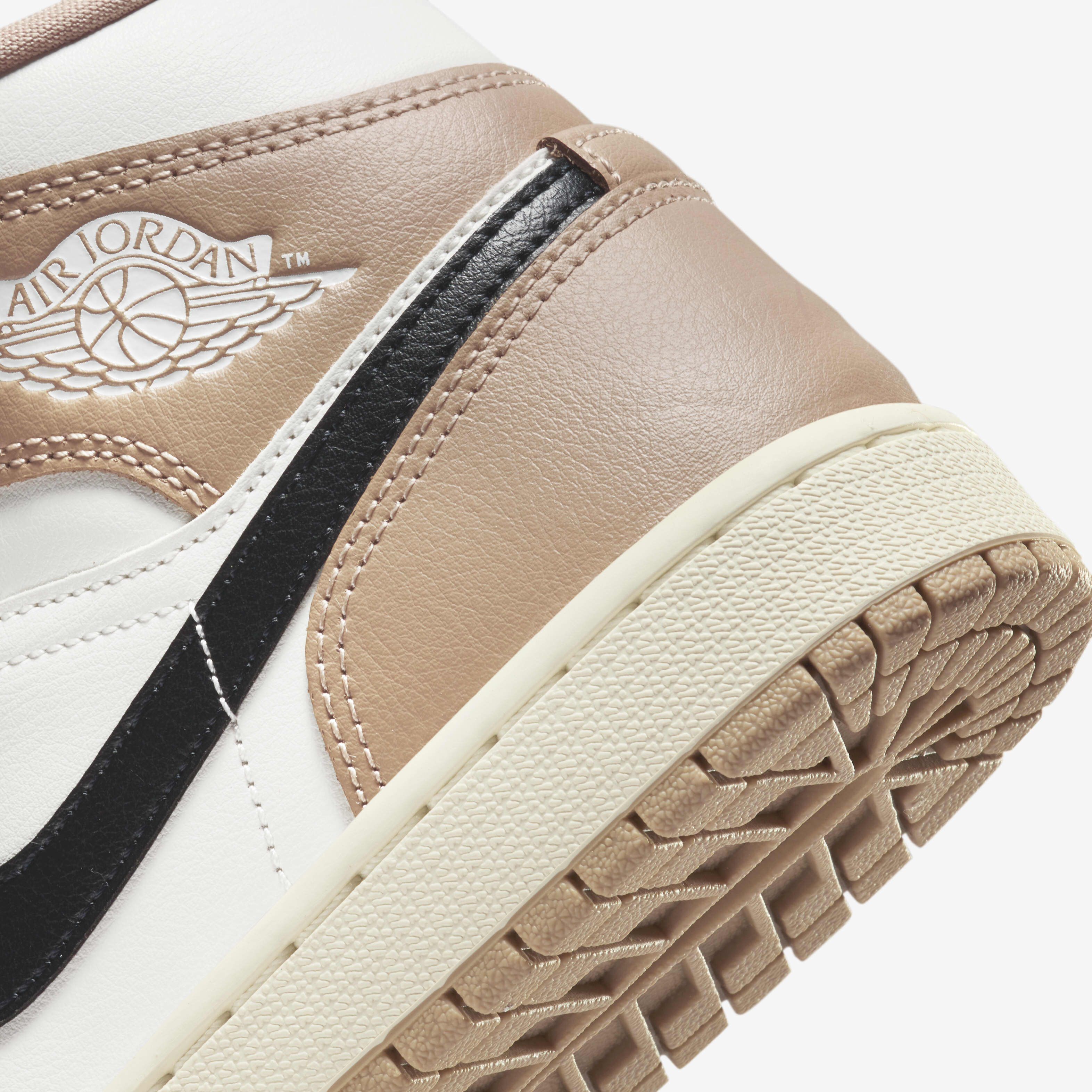 Air Jordan 1 Mid image number 7