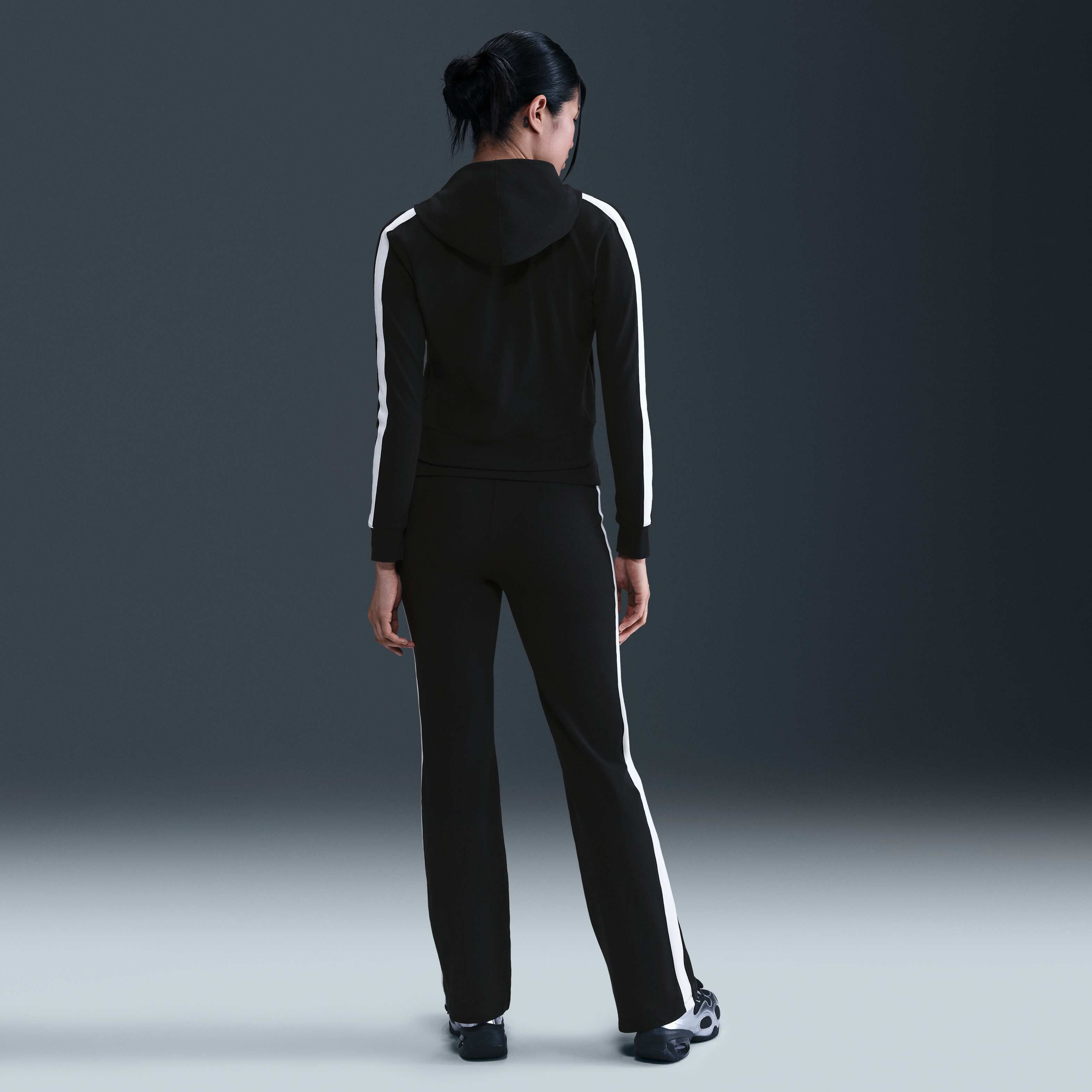 نايكي سبورتسوير image number 3