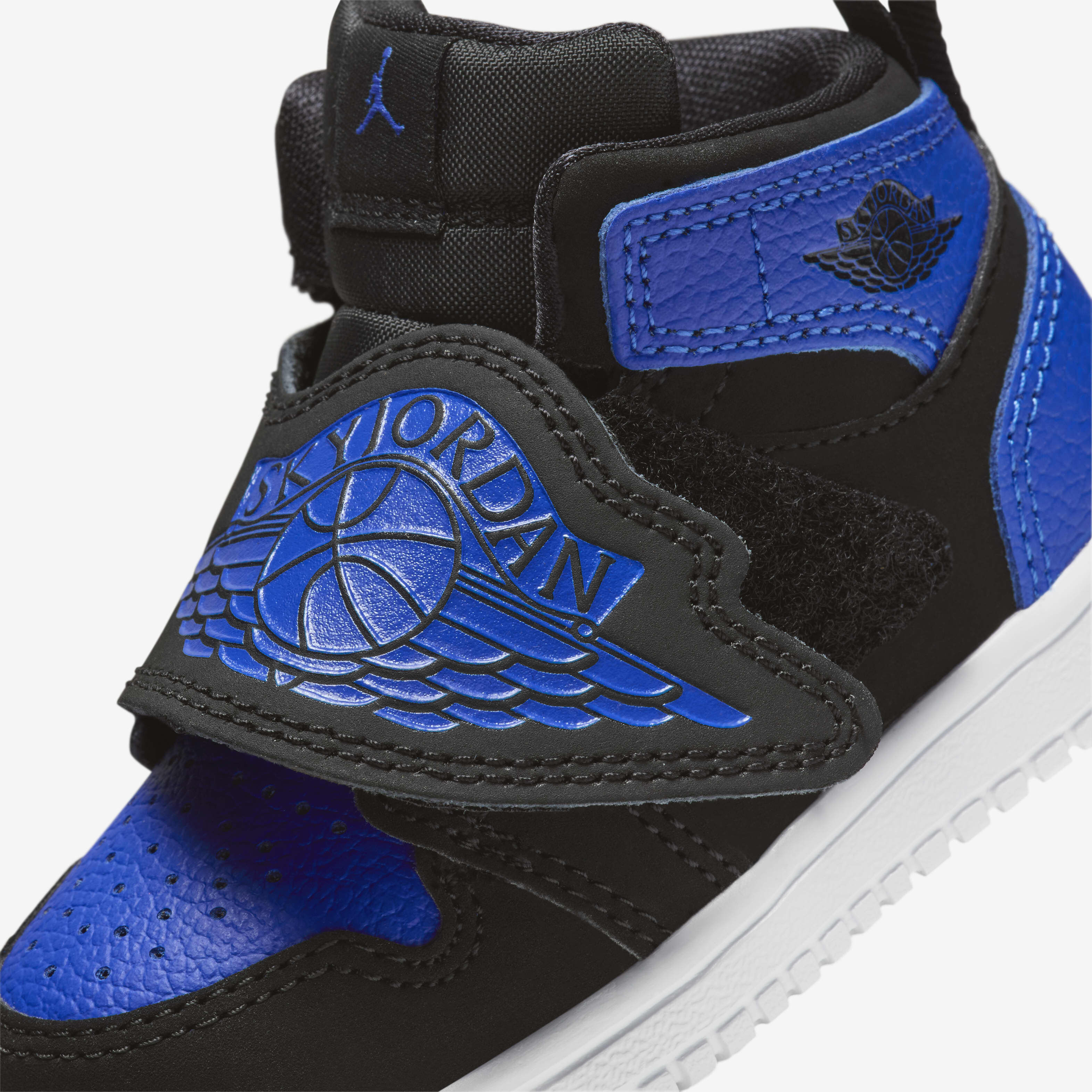 Sky Jordan 1 image number 6