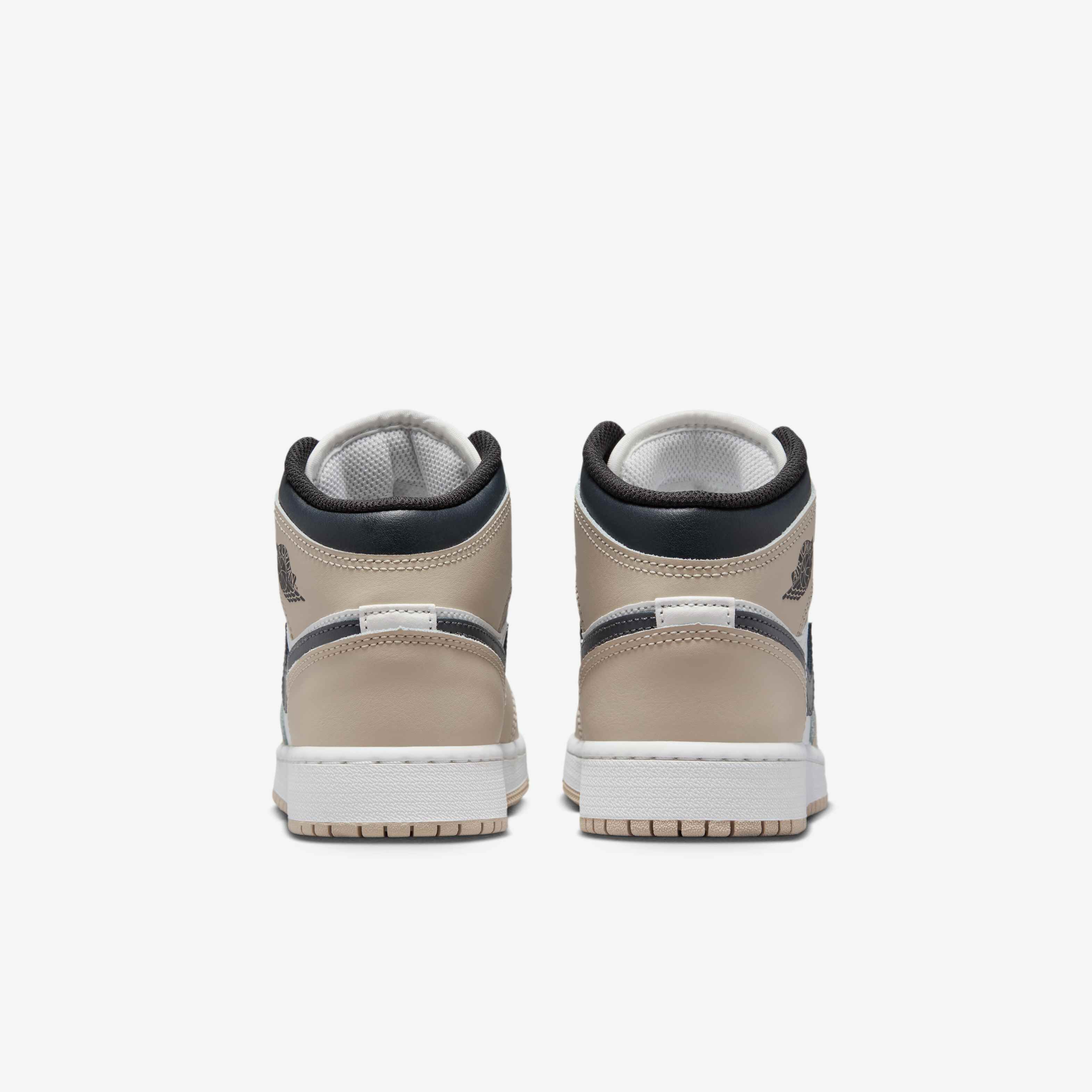 اير جوردن 1 ميد image number 5