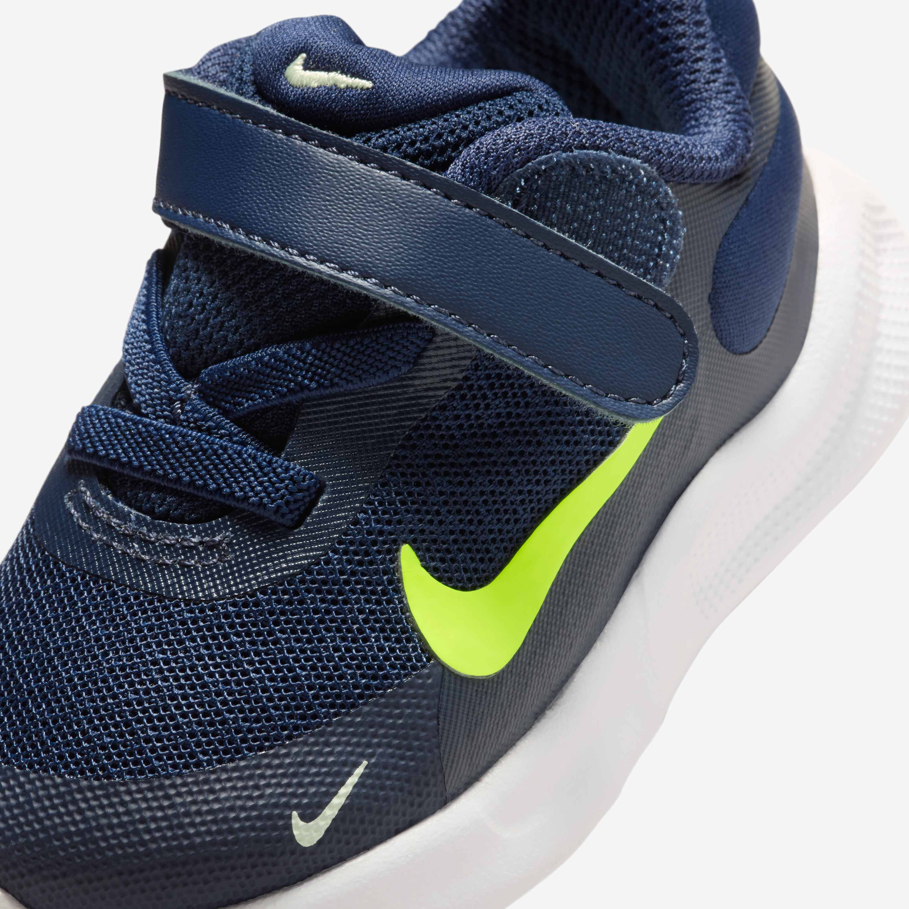 Nike Revolution 7 image number 6