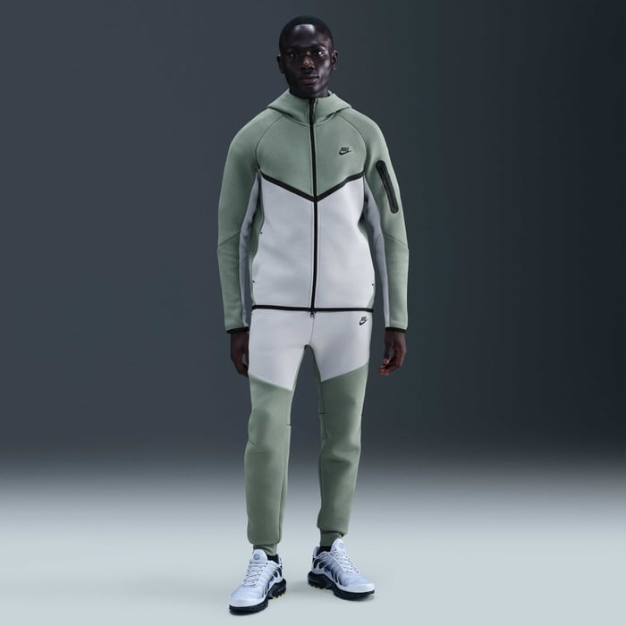 Nike Tech image number 3 Nike Tech image number 3
