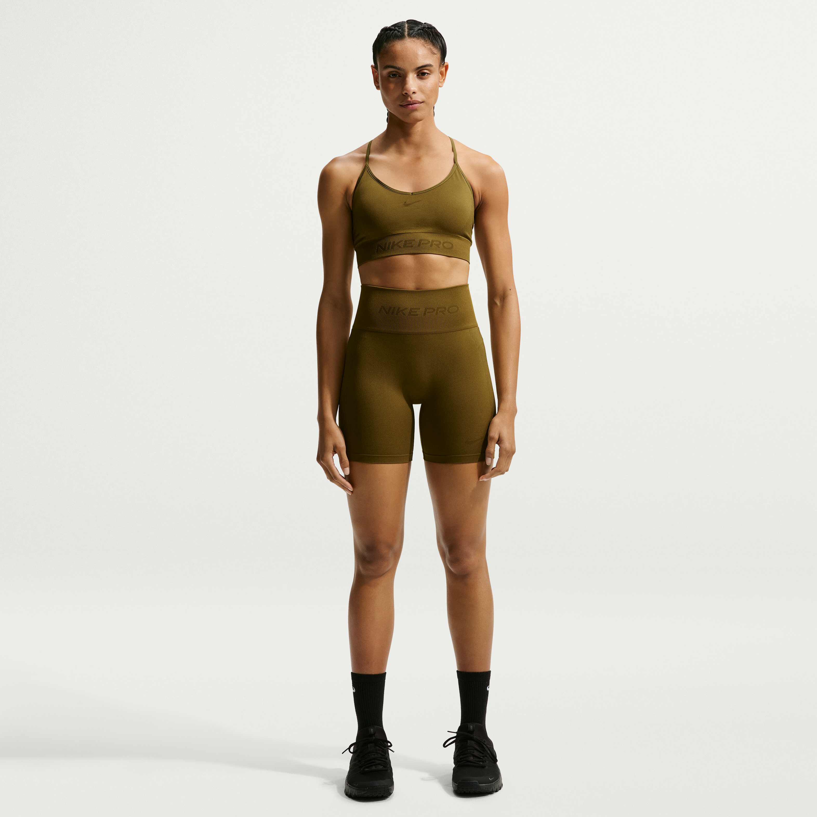 نايكي برو سيمليس image number 3