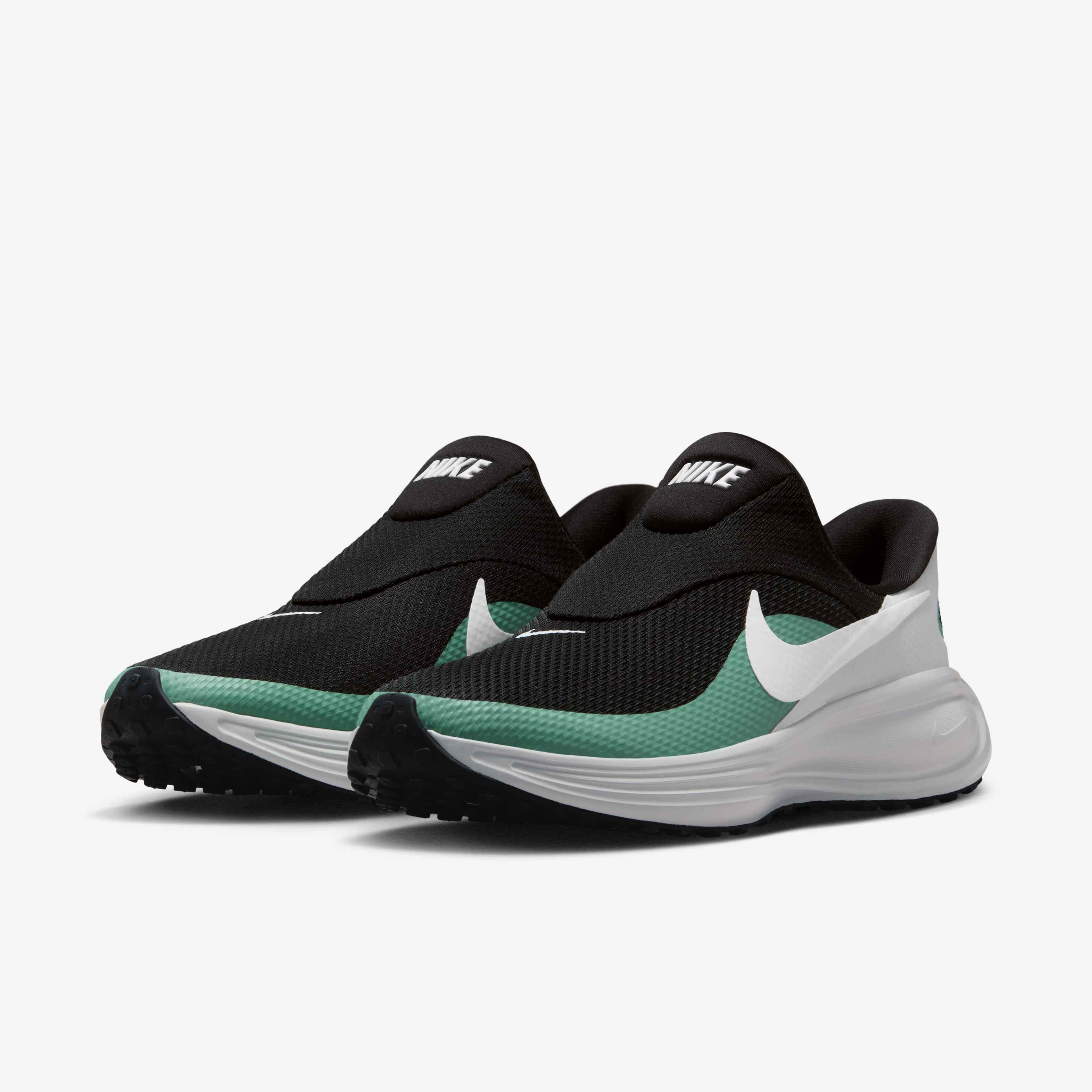 Nike Revolution 8 EasyOn image number 4