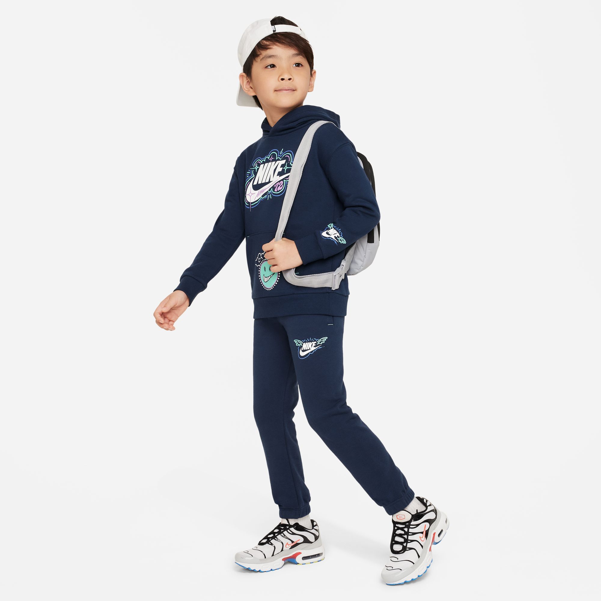 Nike Sportswear "Art of Play" French Terry Joggers image number 3