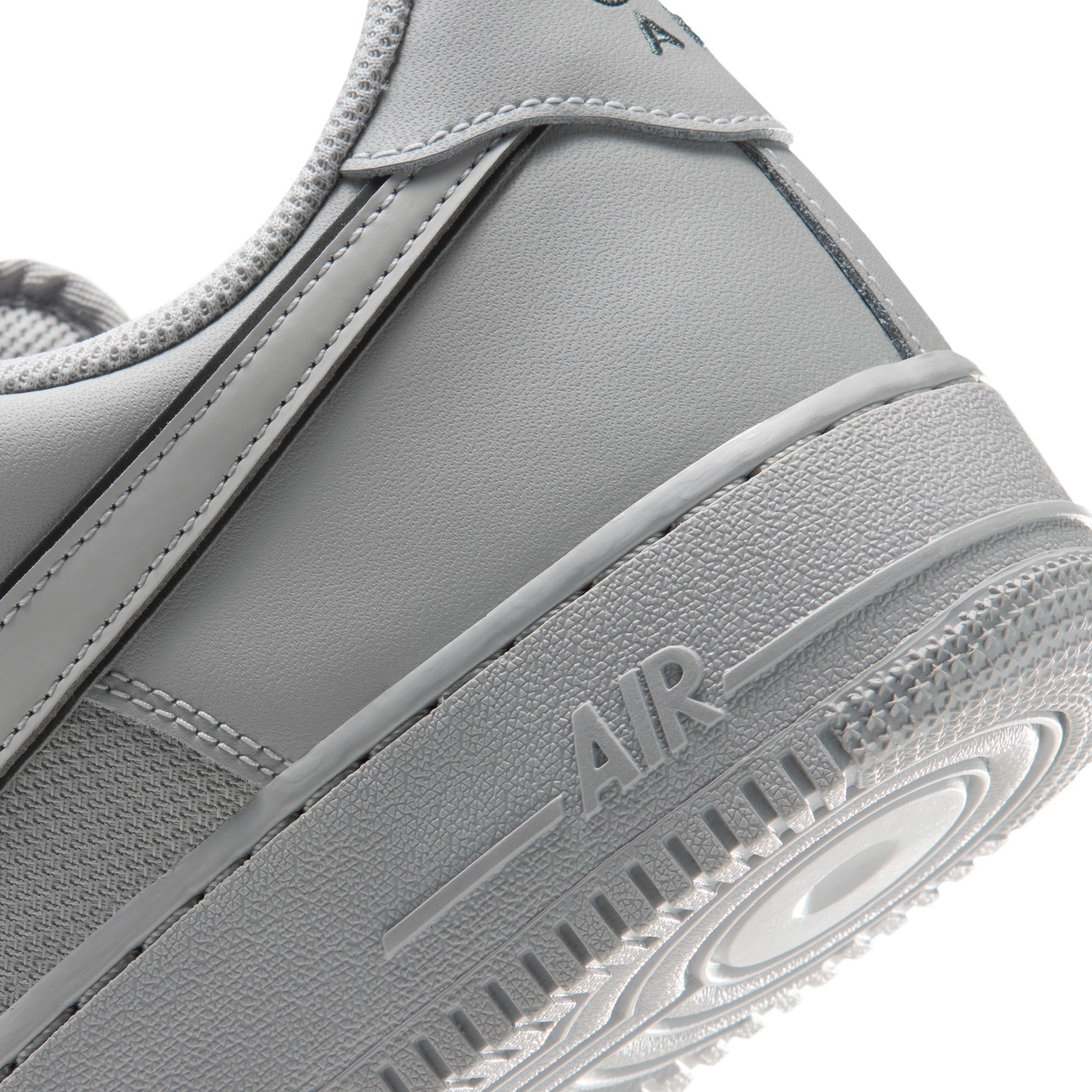 Nike Air Force 1 '07 LV8 image number 10