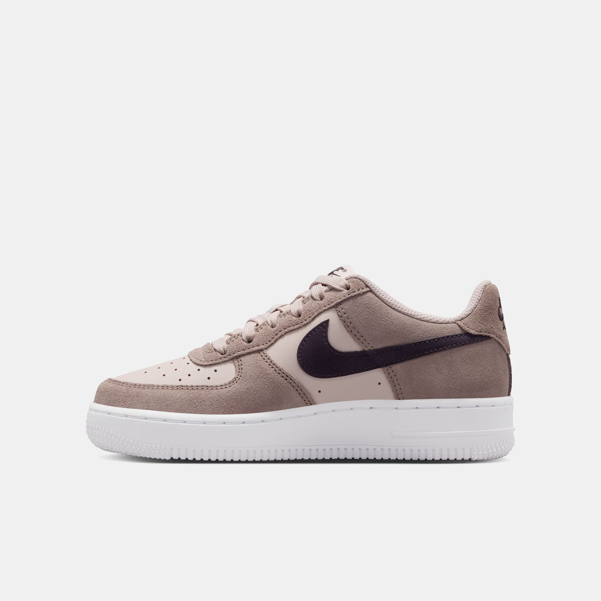 Nike Air Force 1 Essential+ image number 4