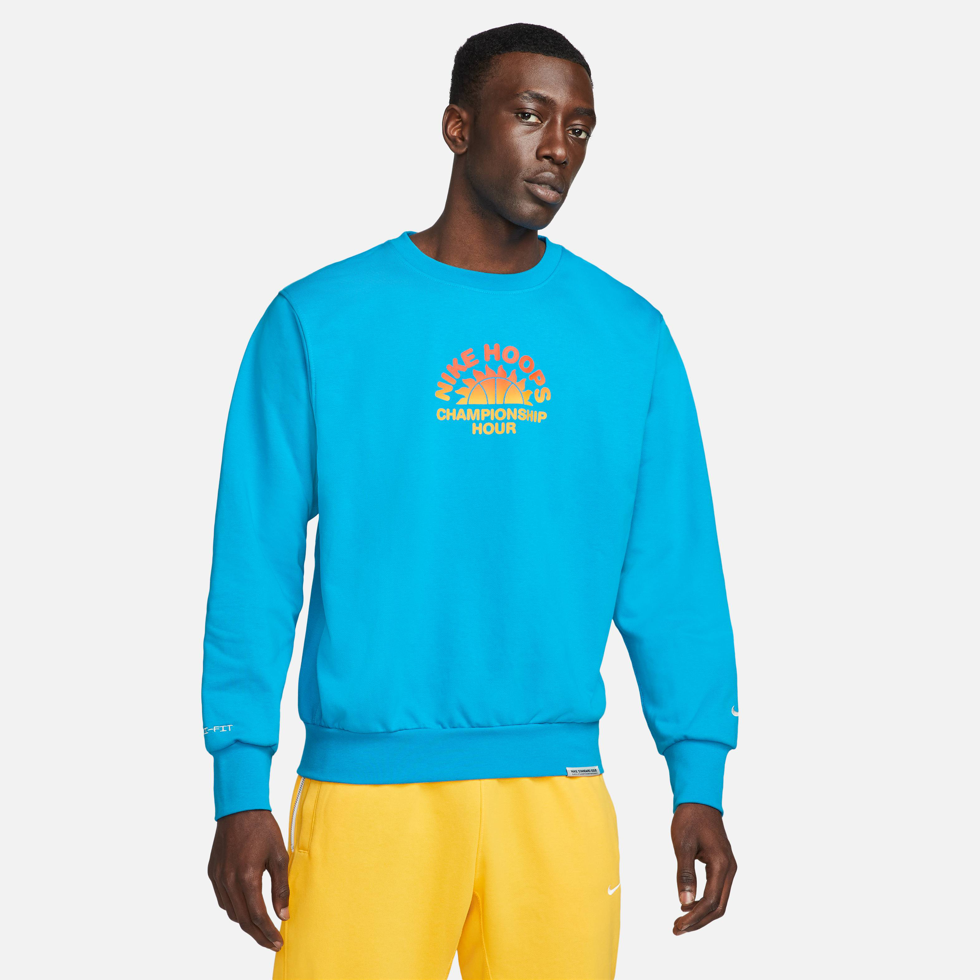 Nike Standard Issue image number 0