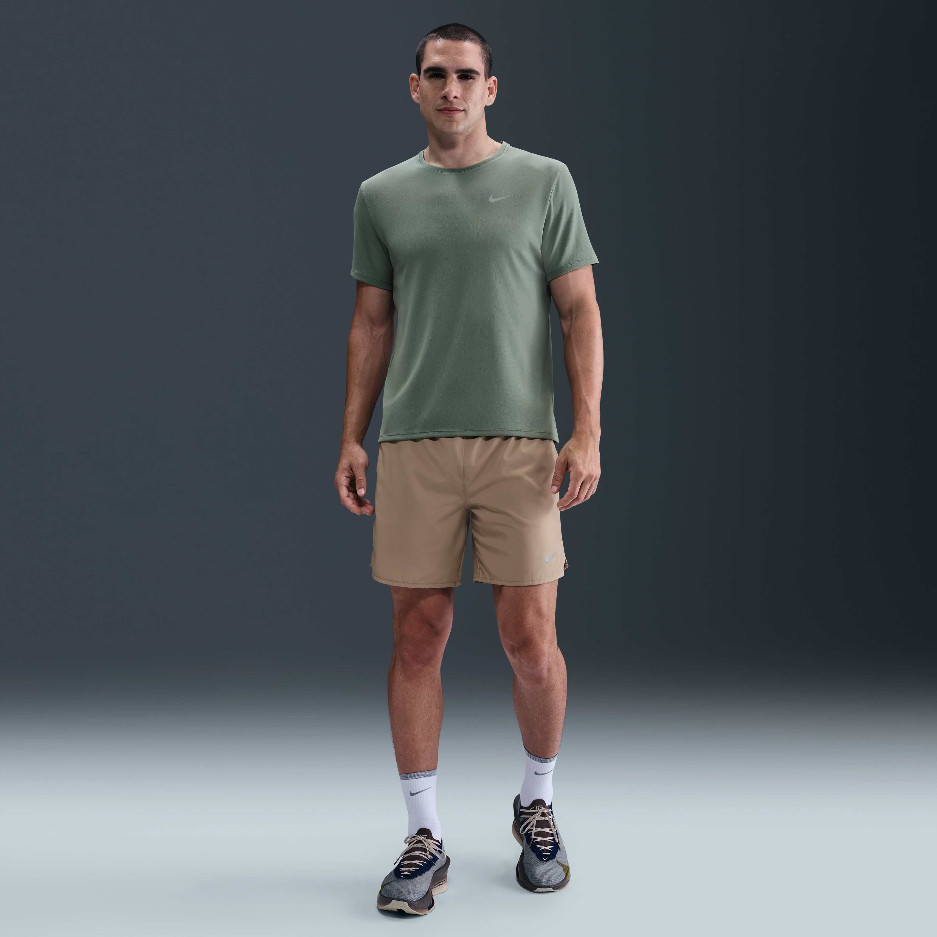 نايكي ميلر image number 3