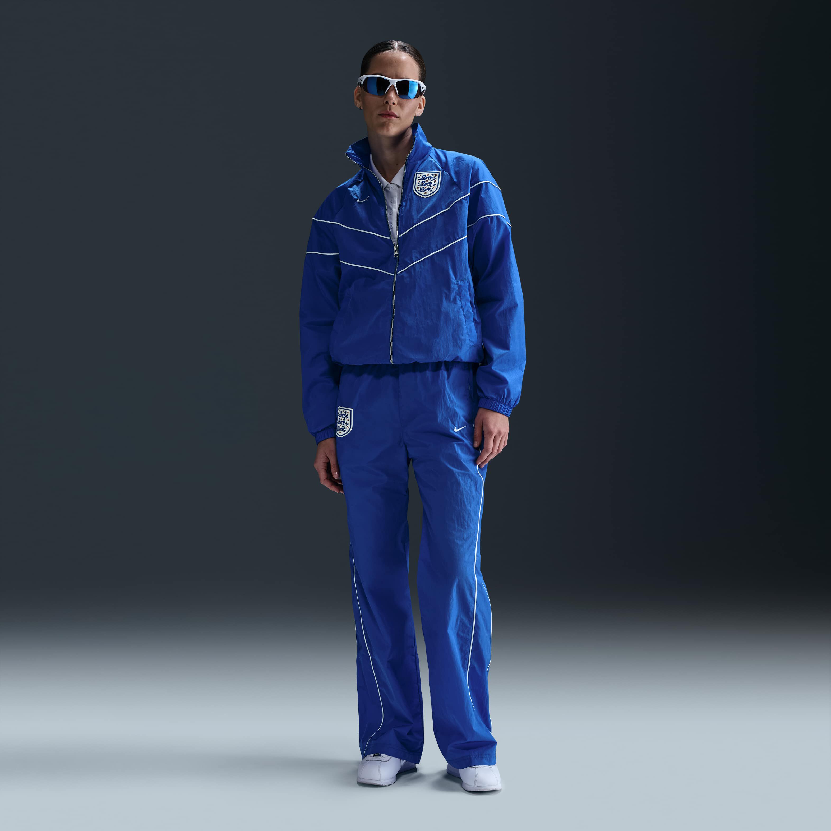 England Windrunner image number 3