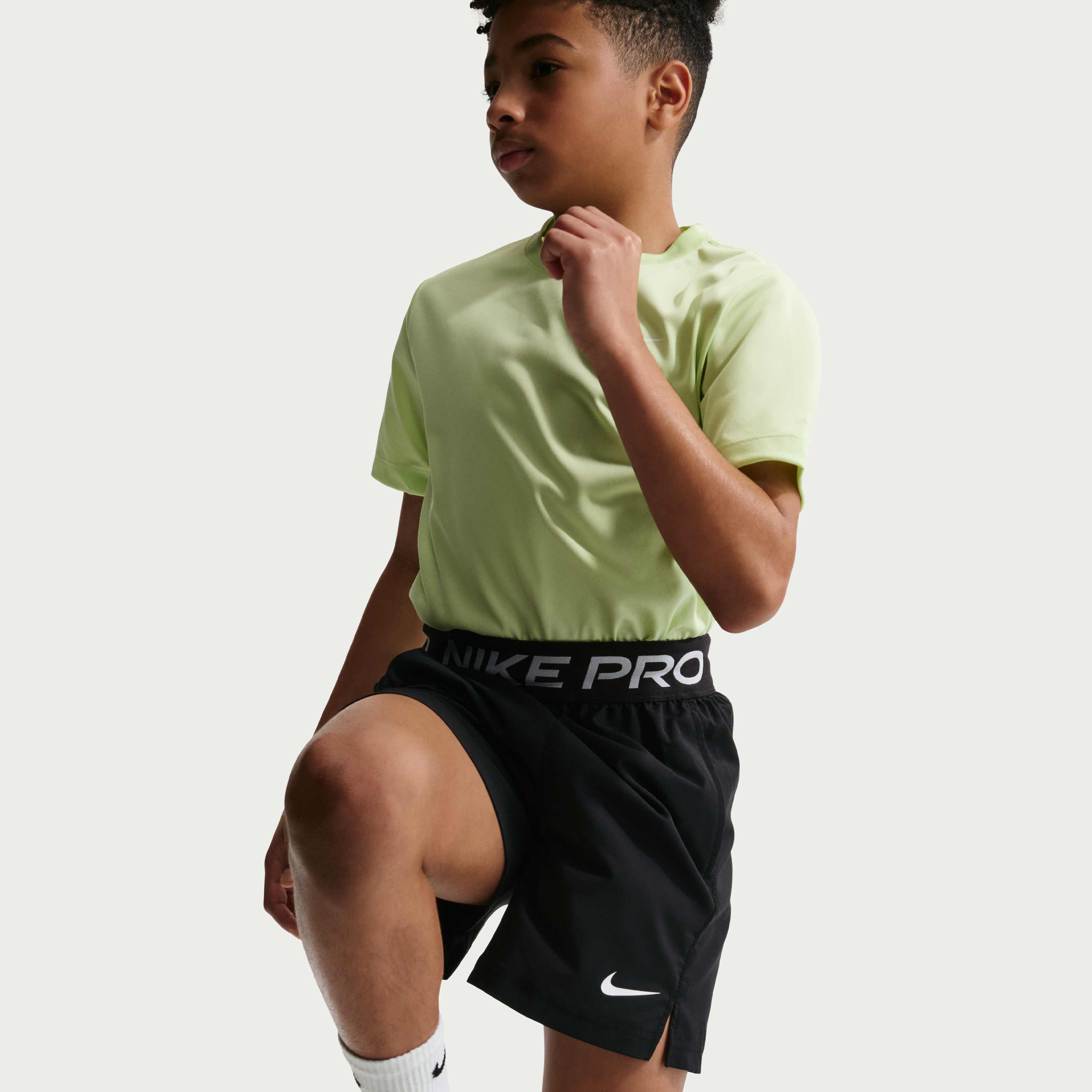 Nike Pro image number 3