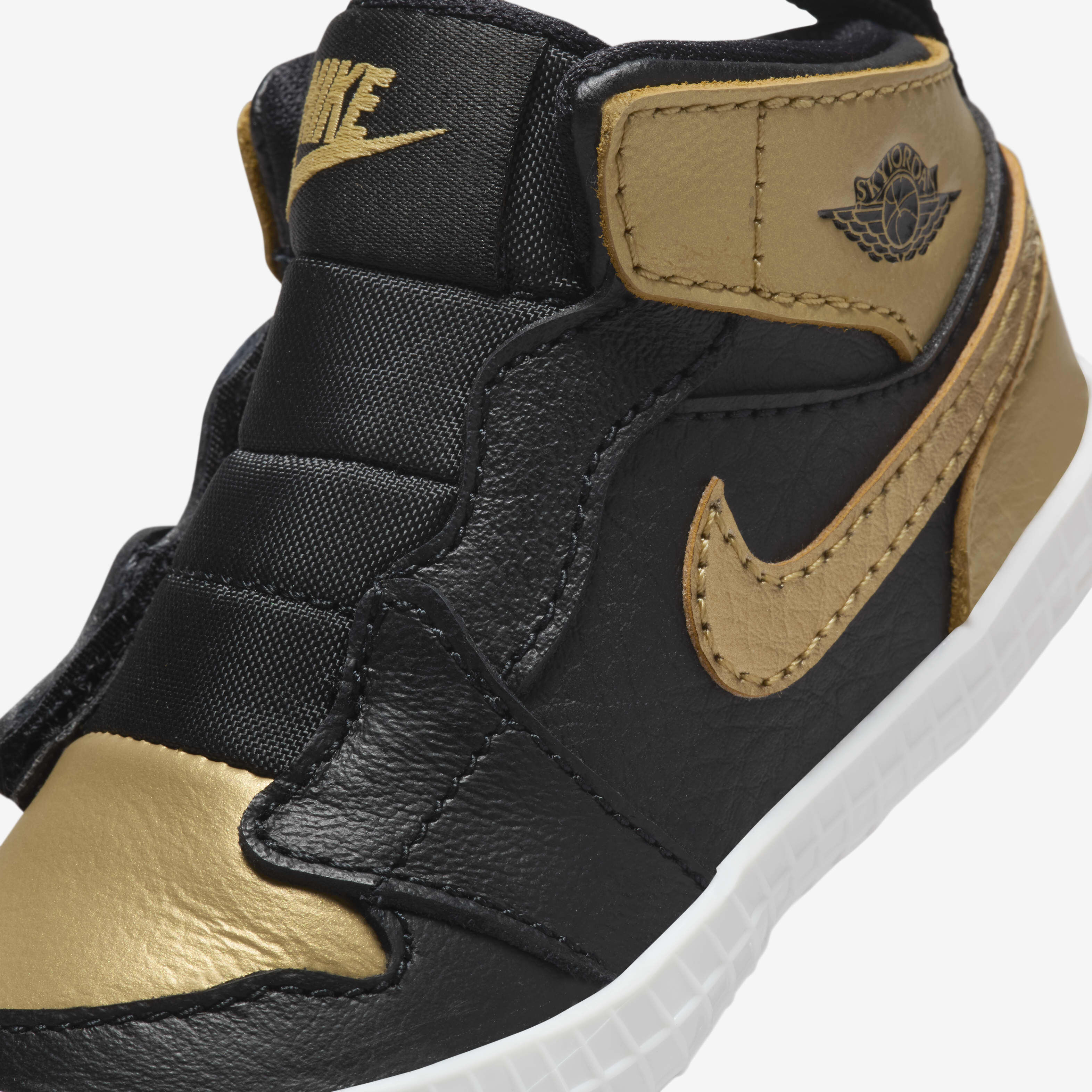 Nike bootie shoes store