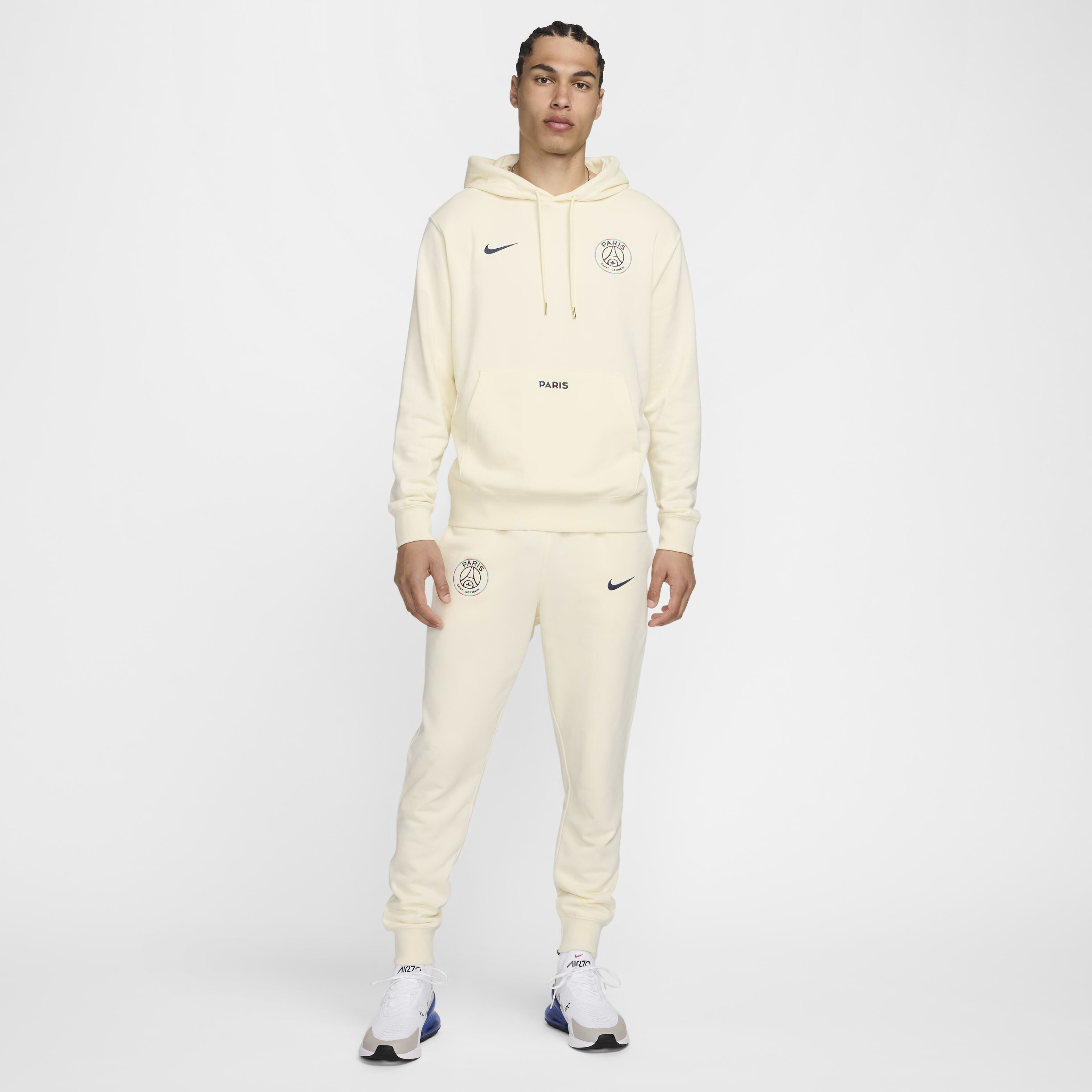 Paris Saint-Germain Club image number 9