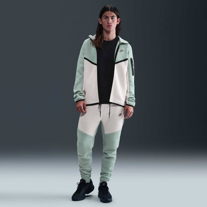 Nike Tech image number 3 Nike Tech image number 3