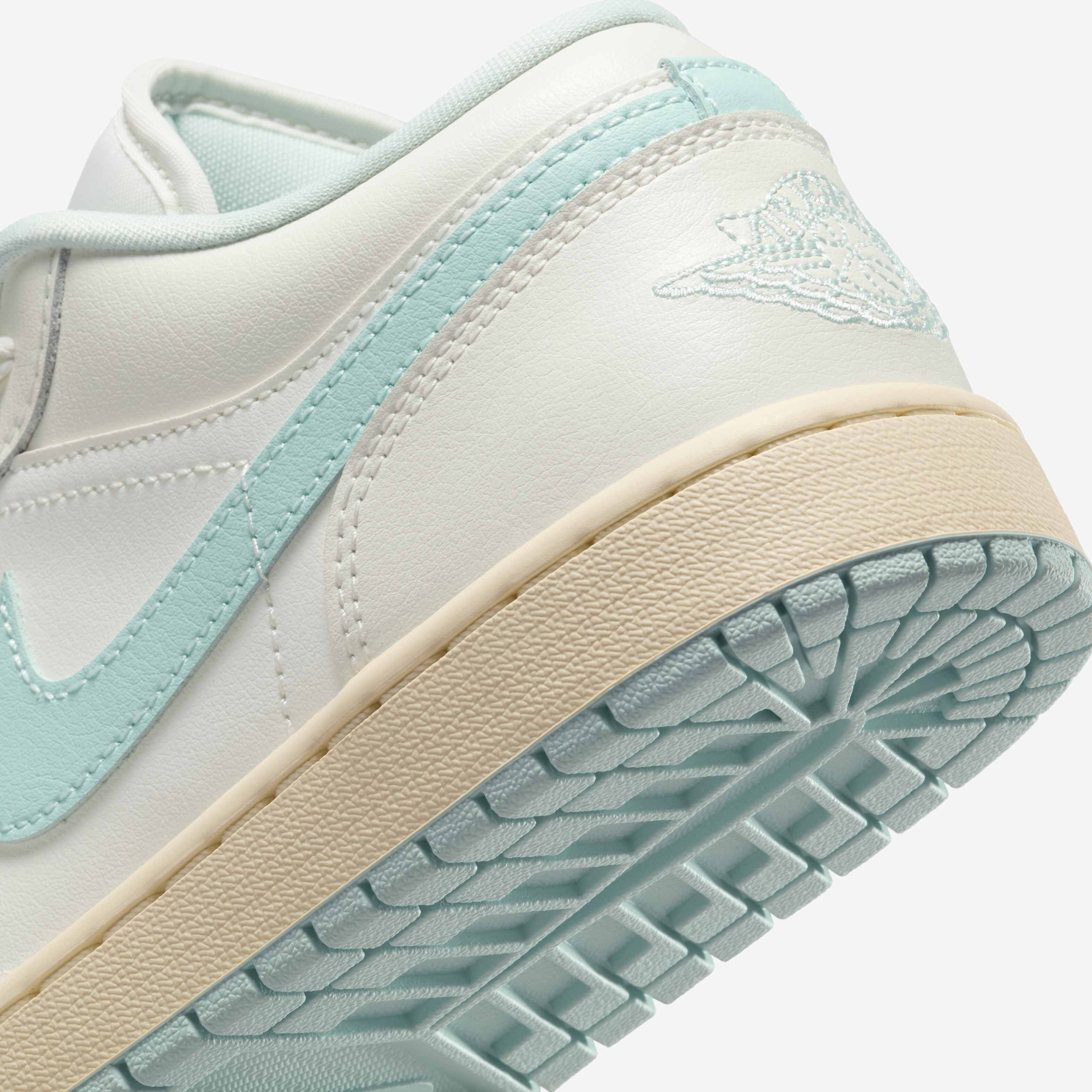 اير جوردن 1 لو image number 7