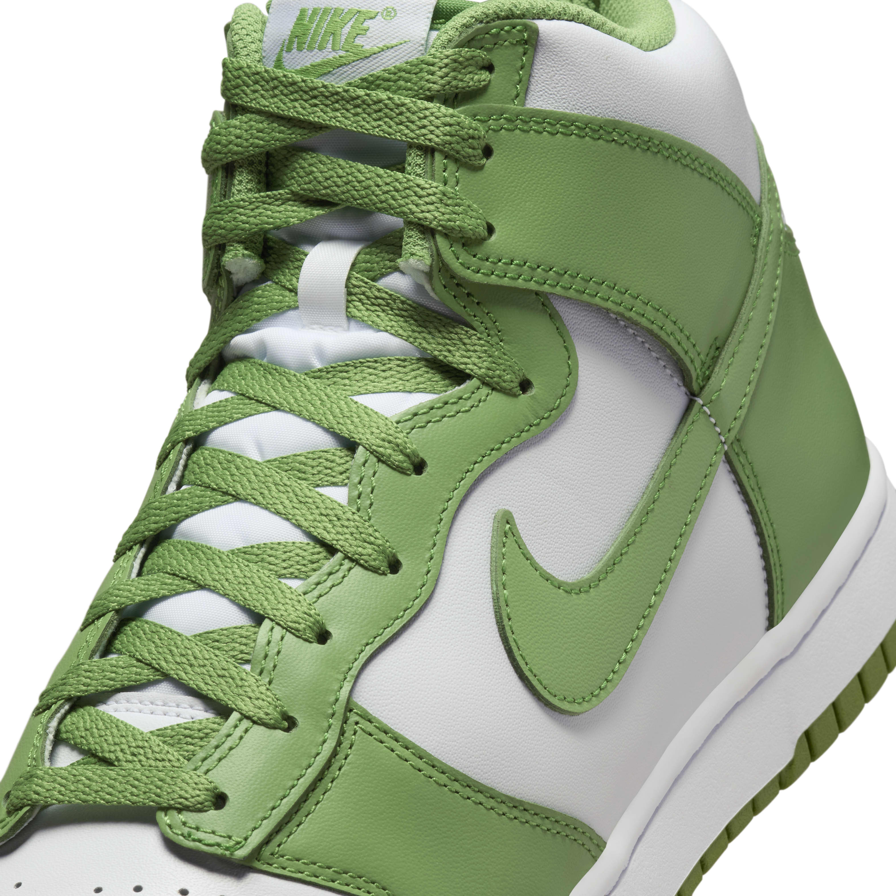 Nike Dunk High Retro image number 6