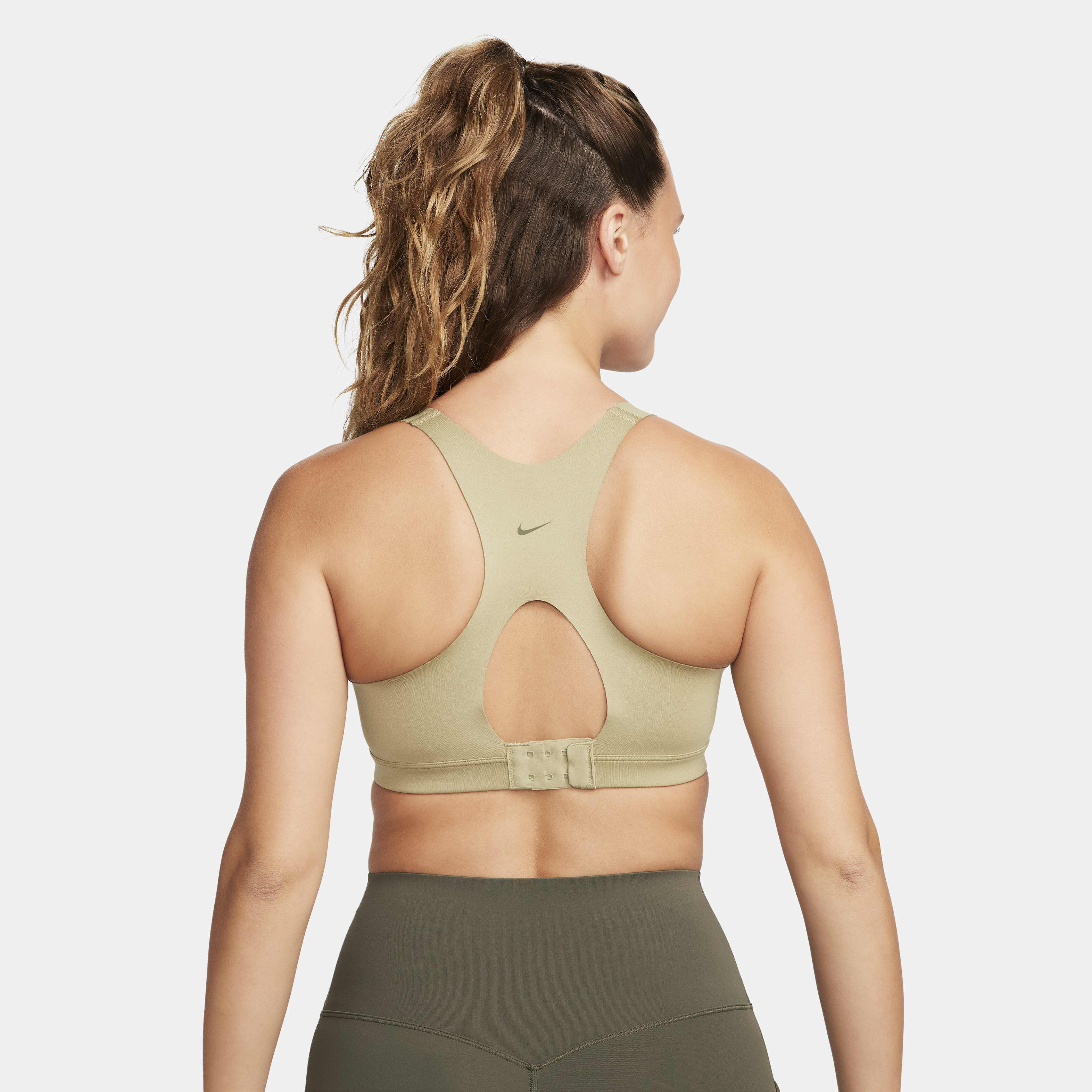 نايكي الفا image number 1