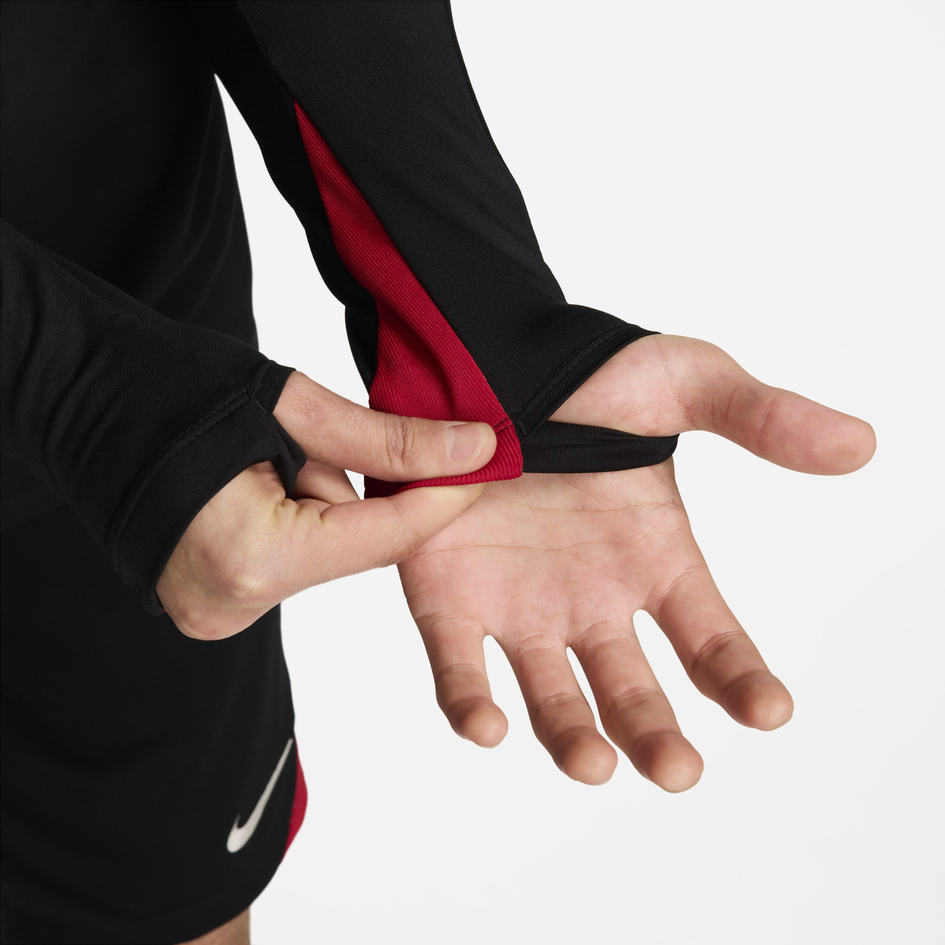 Liverpool F.C. Strike image number 5