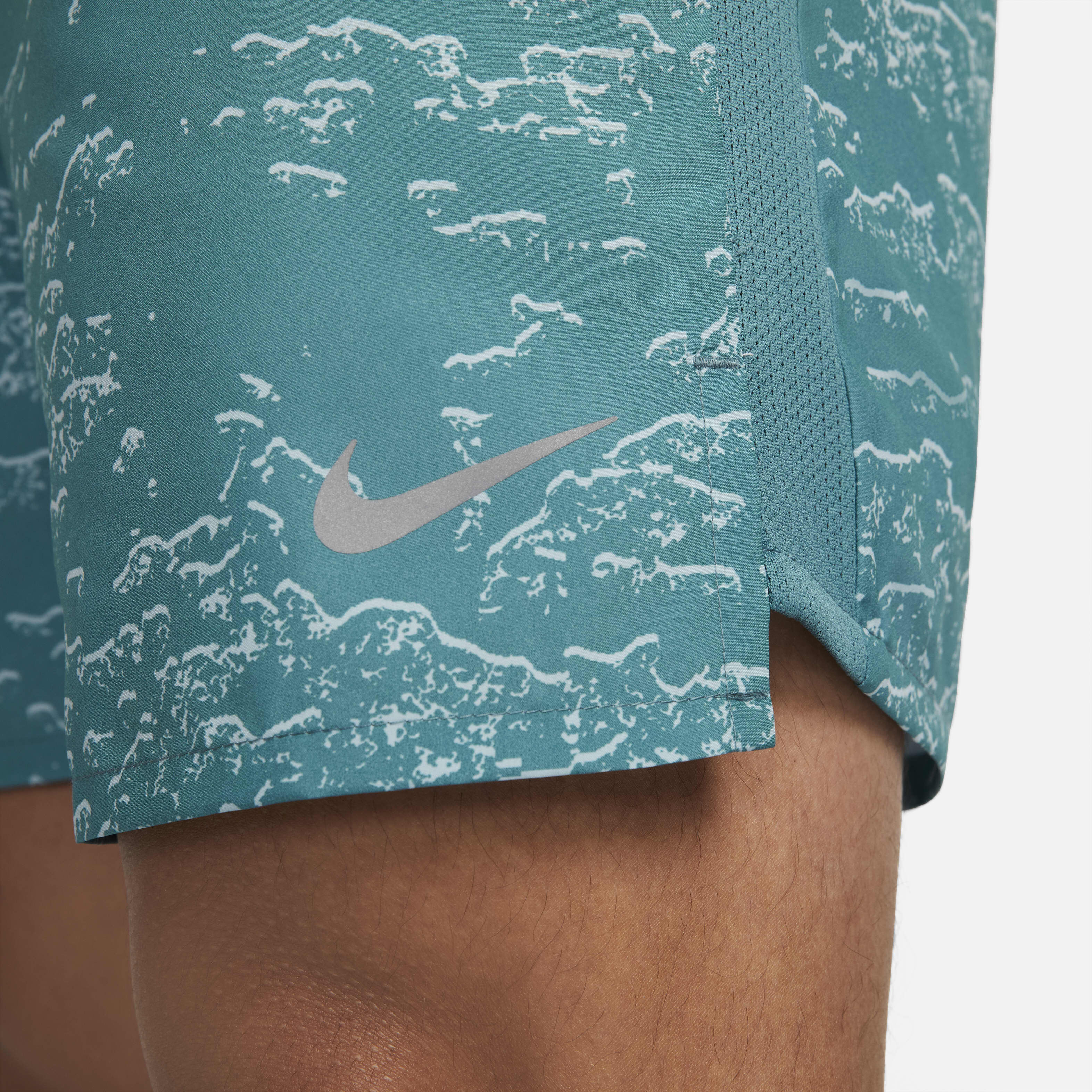Nike Dri-FIT Run Division Challenger image number 6