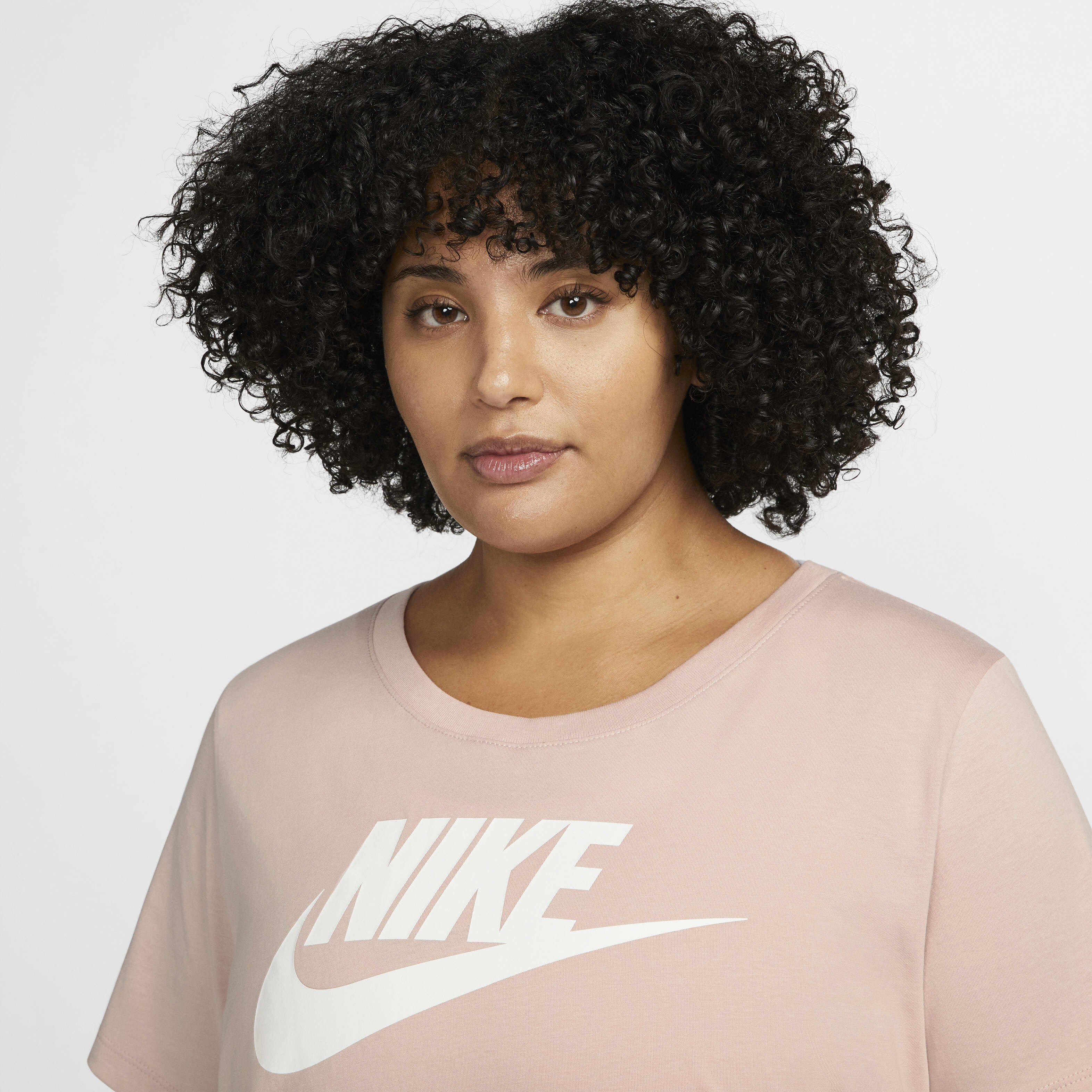 Nike Sportswear Essential image number 2