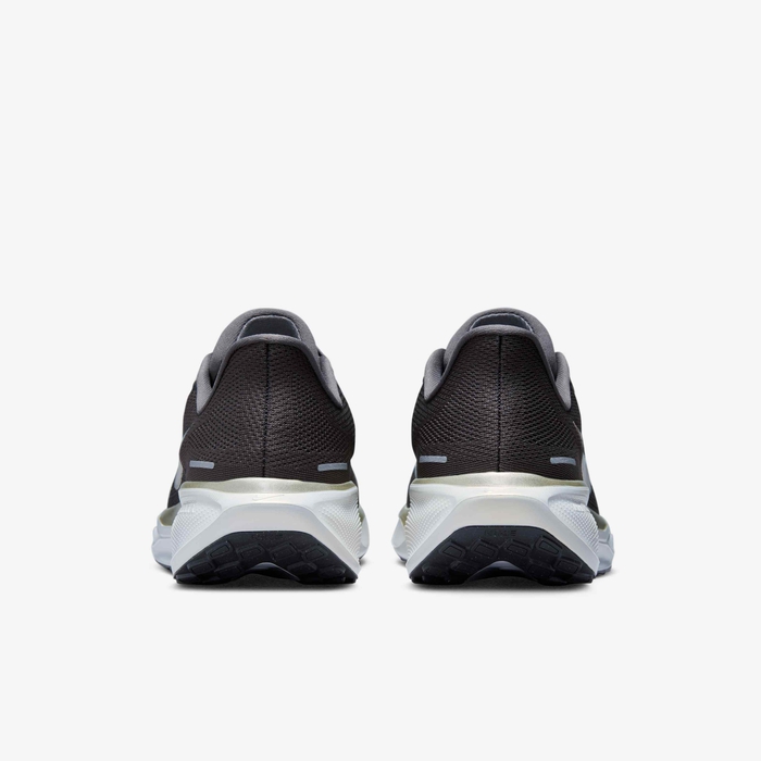 نايكي فيكتوري 2 'جاكوب إنجبريجتسين' image number 5 نايكي فيكتوري 2 'جاكوب إنجبريجتسين' image number 5