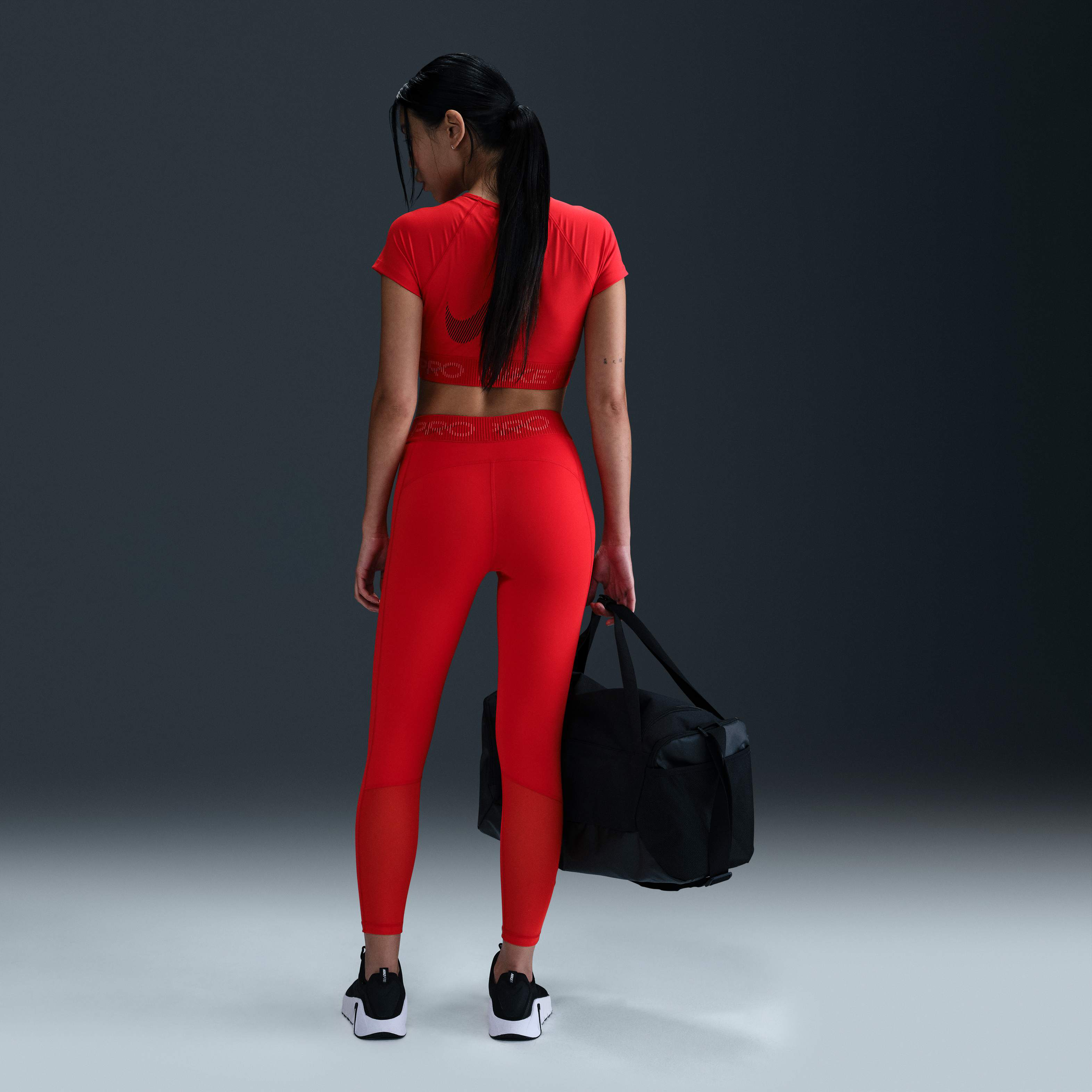 Nike Pro image number 3