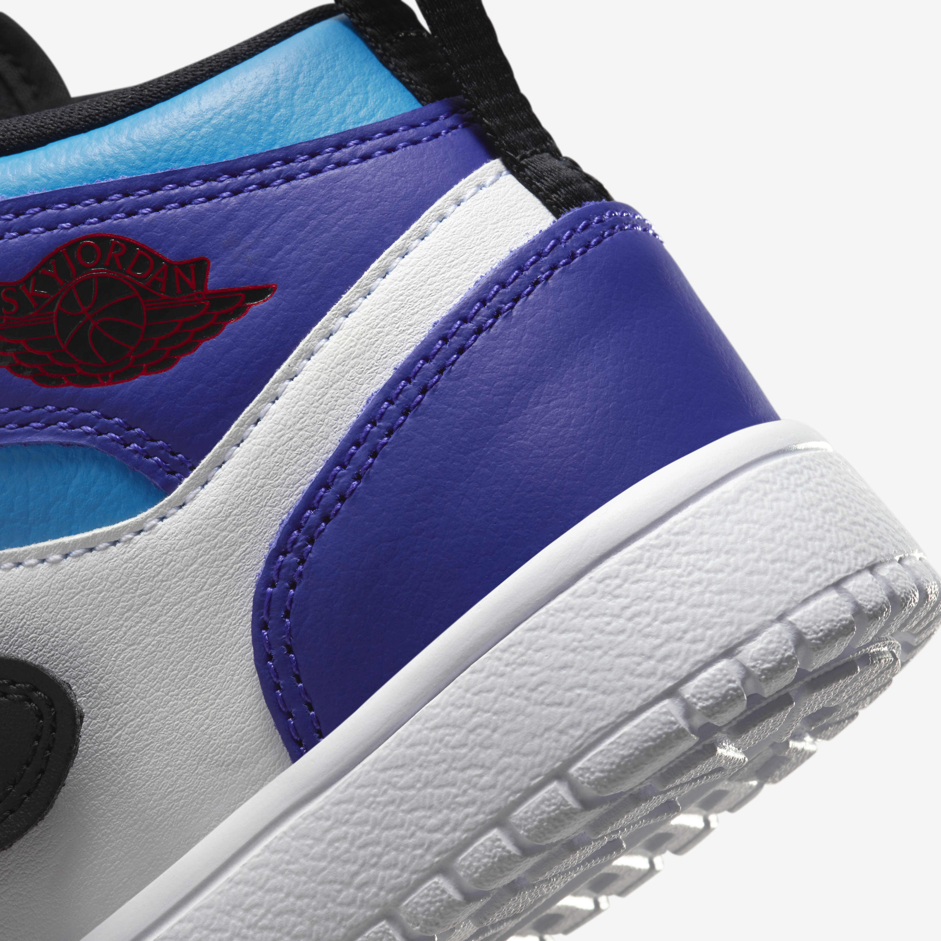 Sky Jordan 1 image number 7