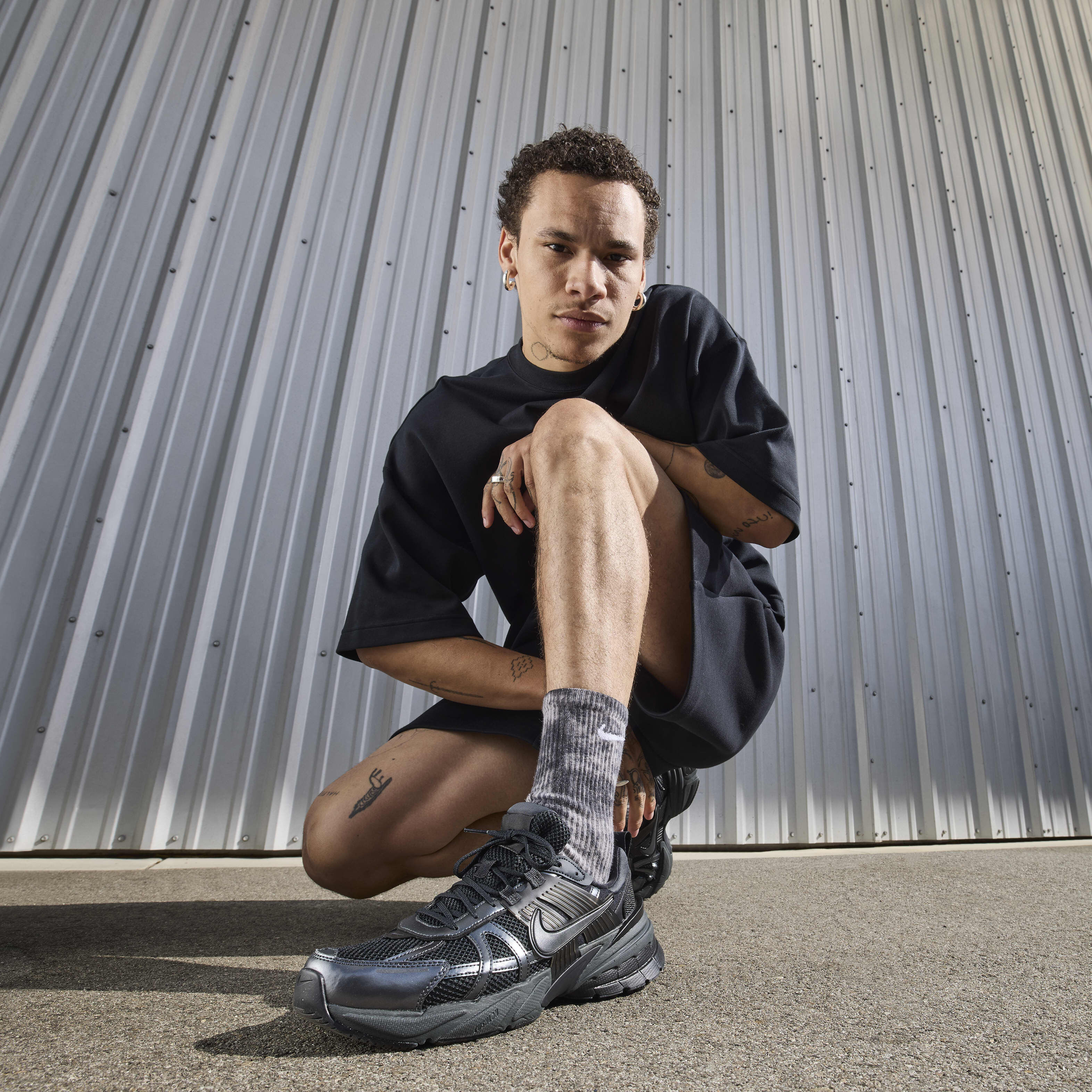 Buy Nike V2K Run Men's Shoes - Black/Anthracite/Dark Smoke