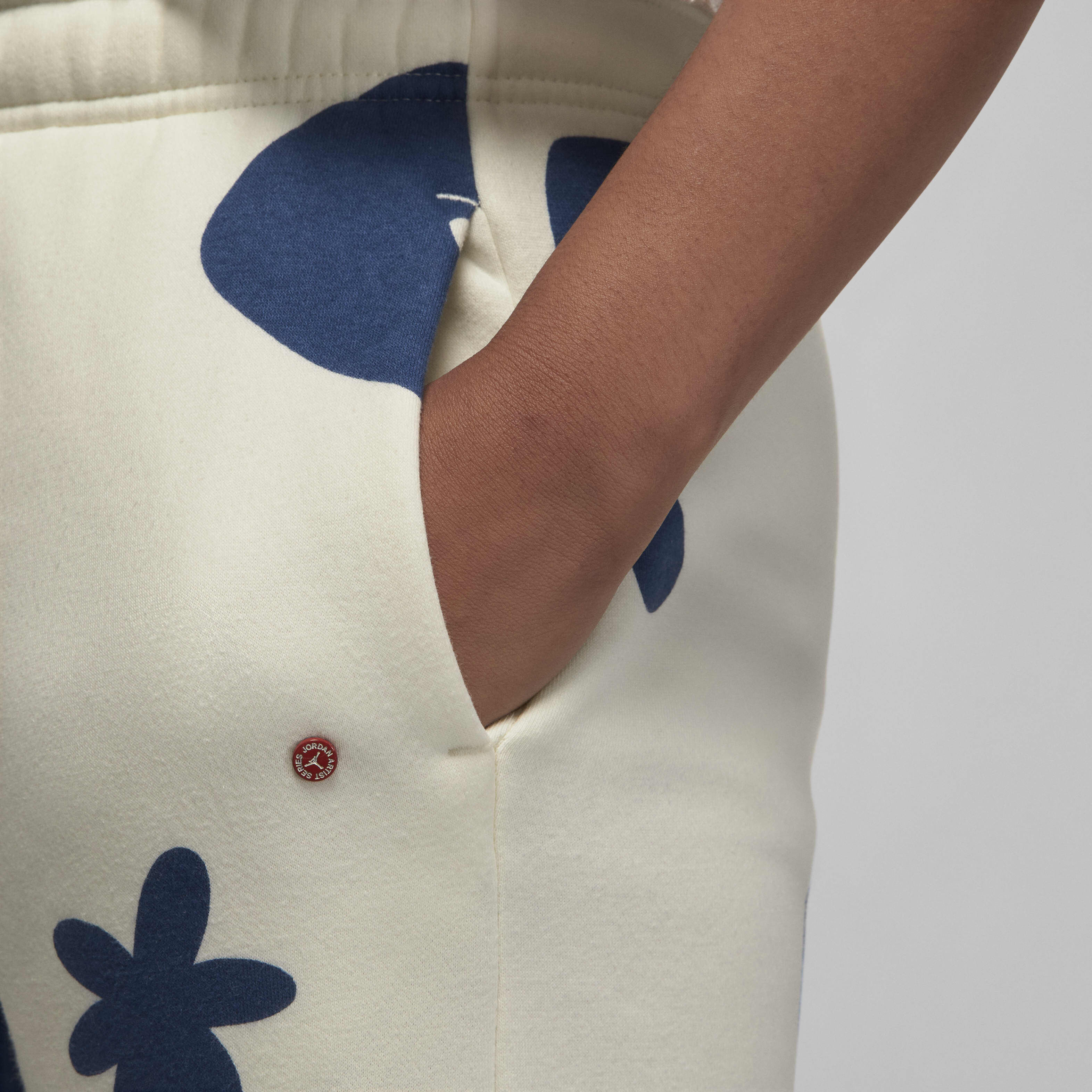 Jordan Artist Series by Mia Lee image number 2