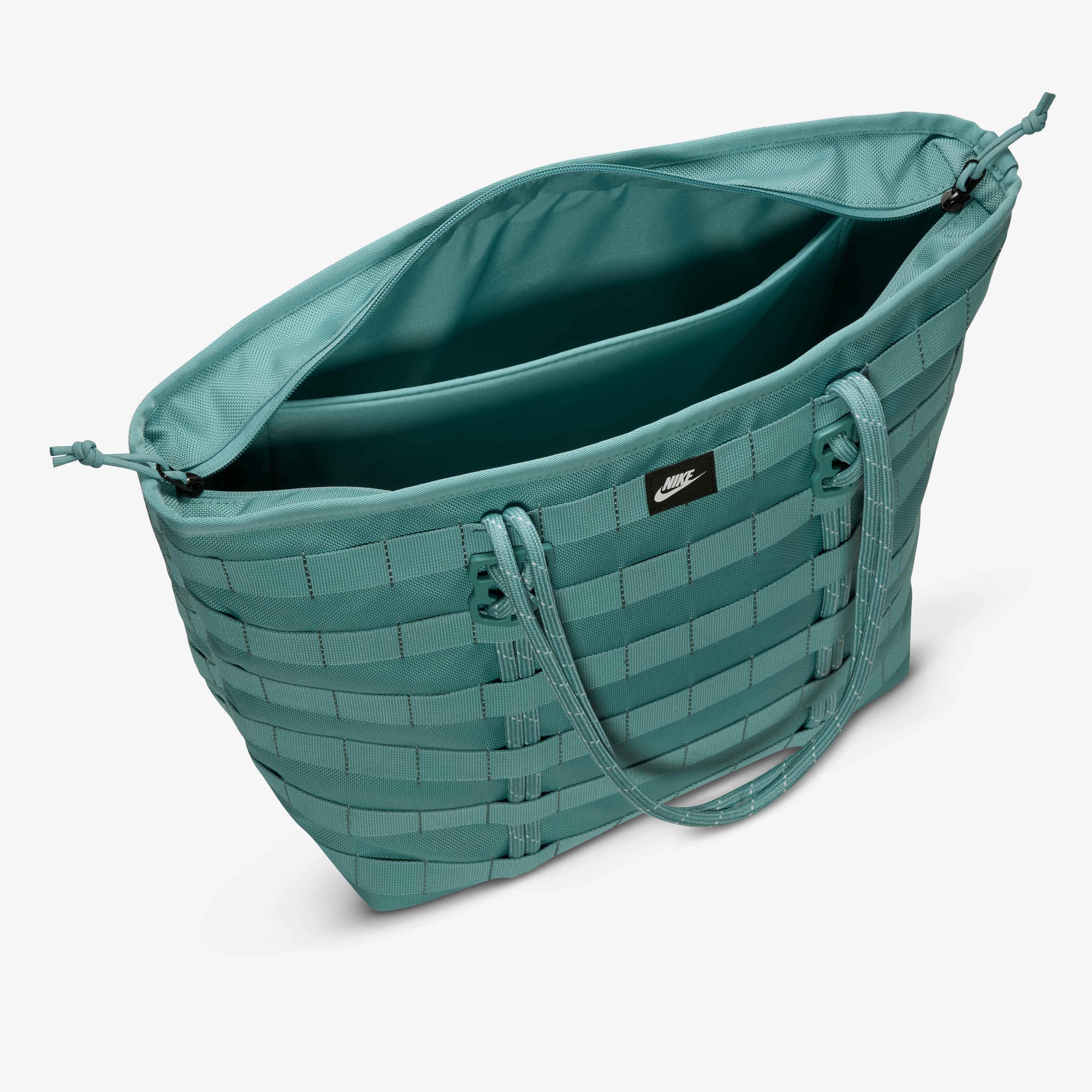 نايكي سبورتسوير image number 3