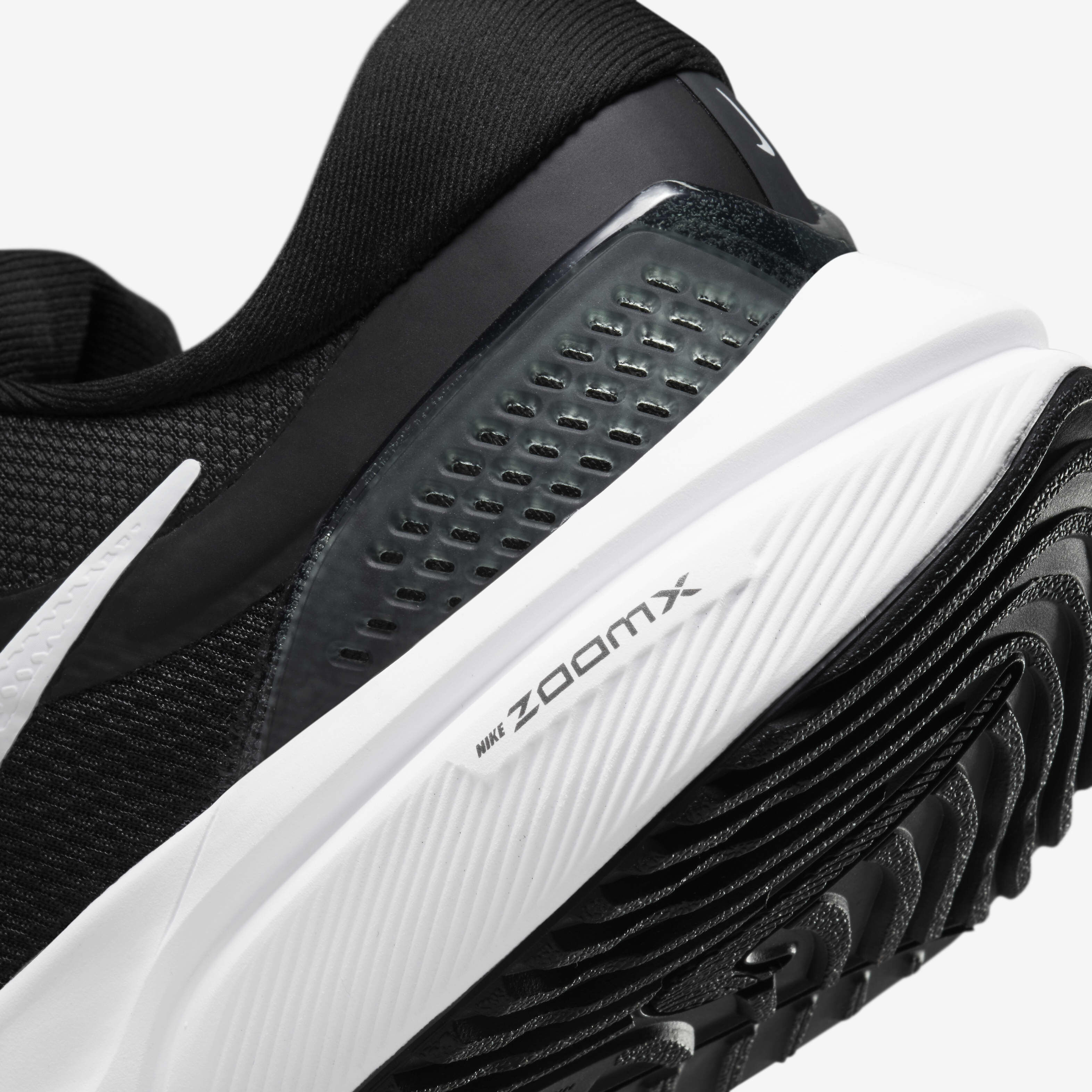 نايكي اير زووم فوميرو 16 image number 7