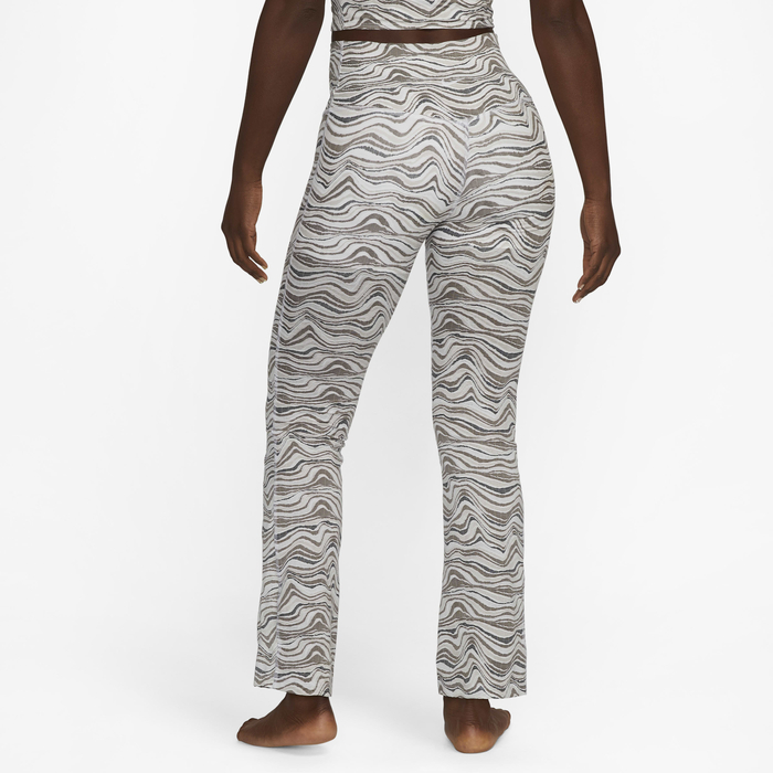 نايكي يوغا لوكس image number 1 نايكي يوغا لوكس image number 1