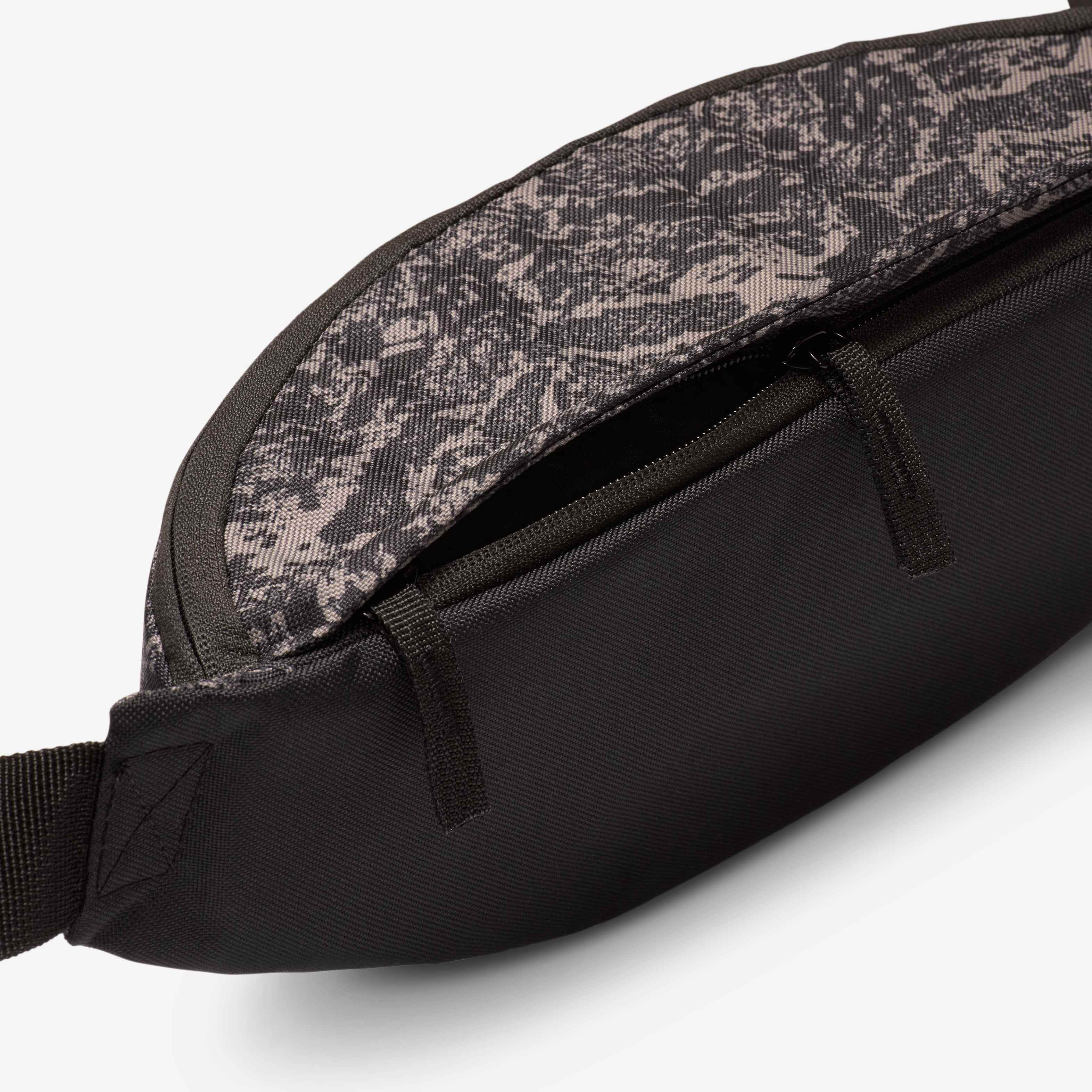 Nike Heritage image number 4