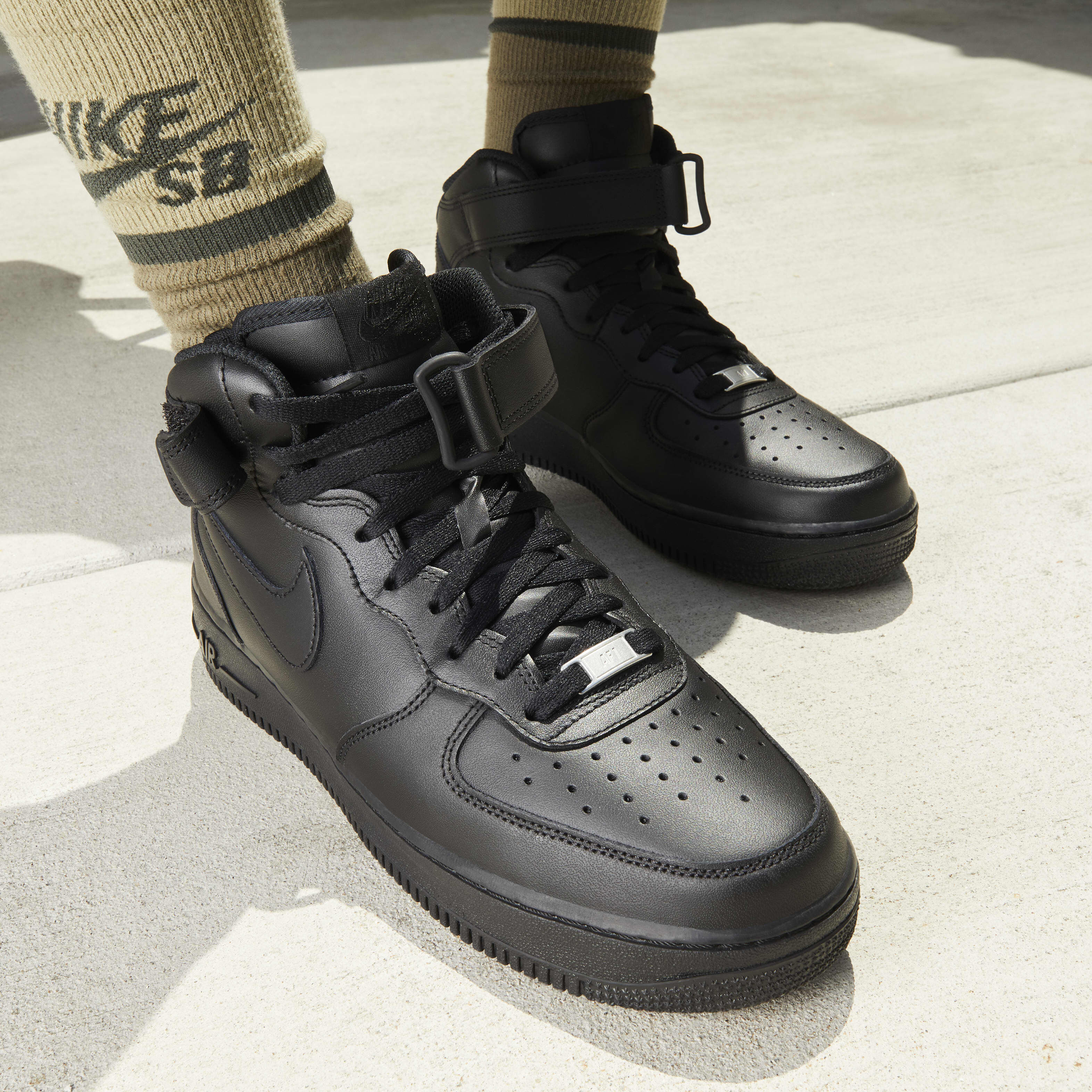 Nike air force 1 mid men's black hot sale