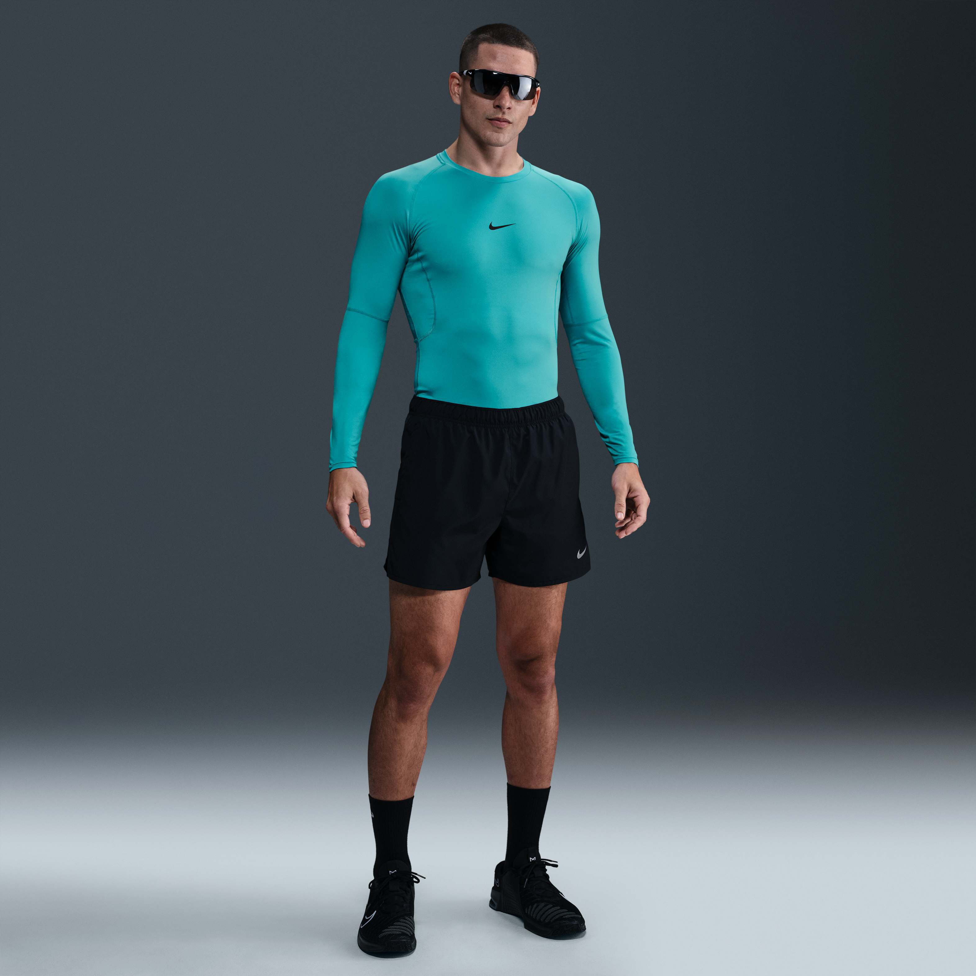 Nike Pro image number 3