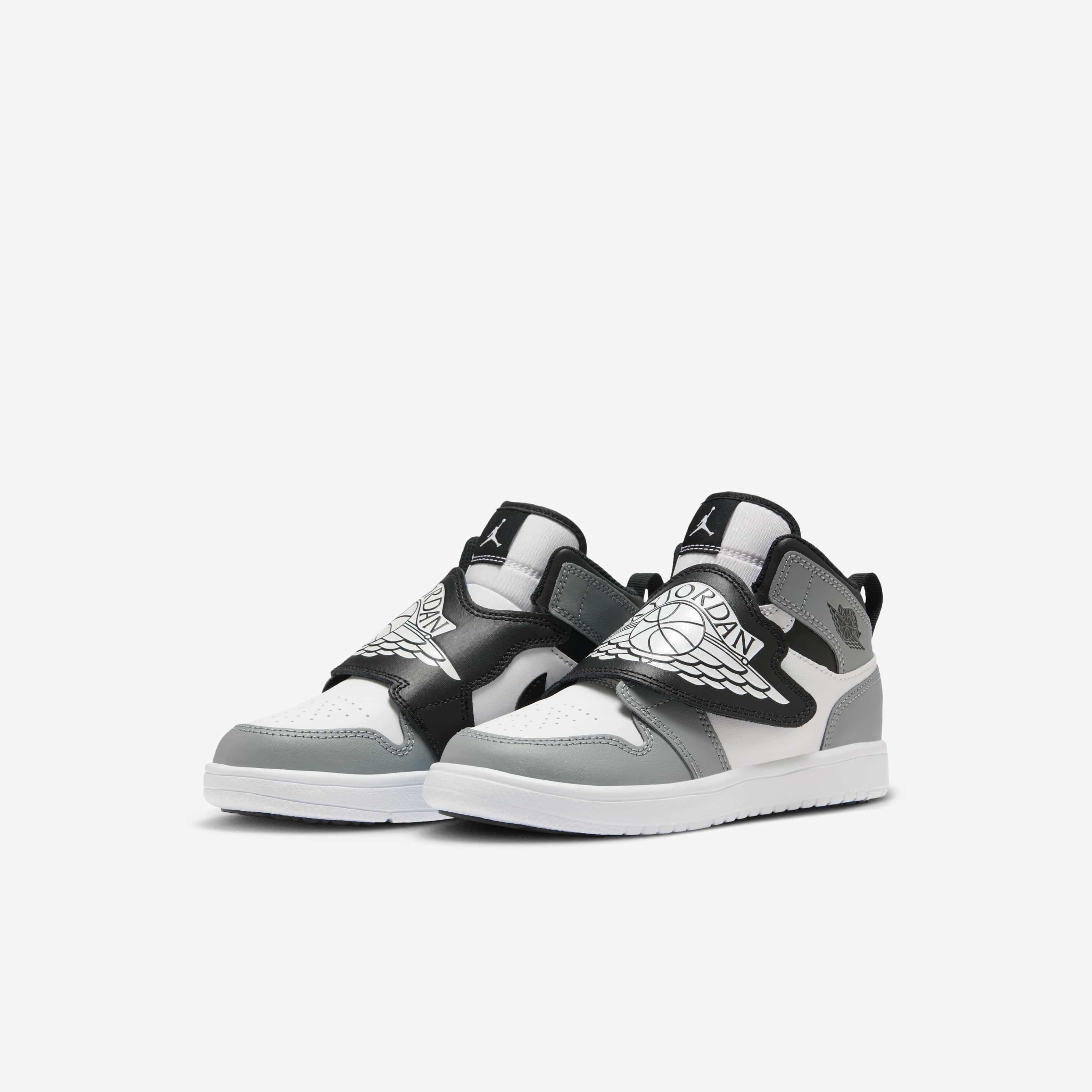 Sky Jordan 1 image number 4