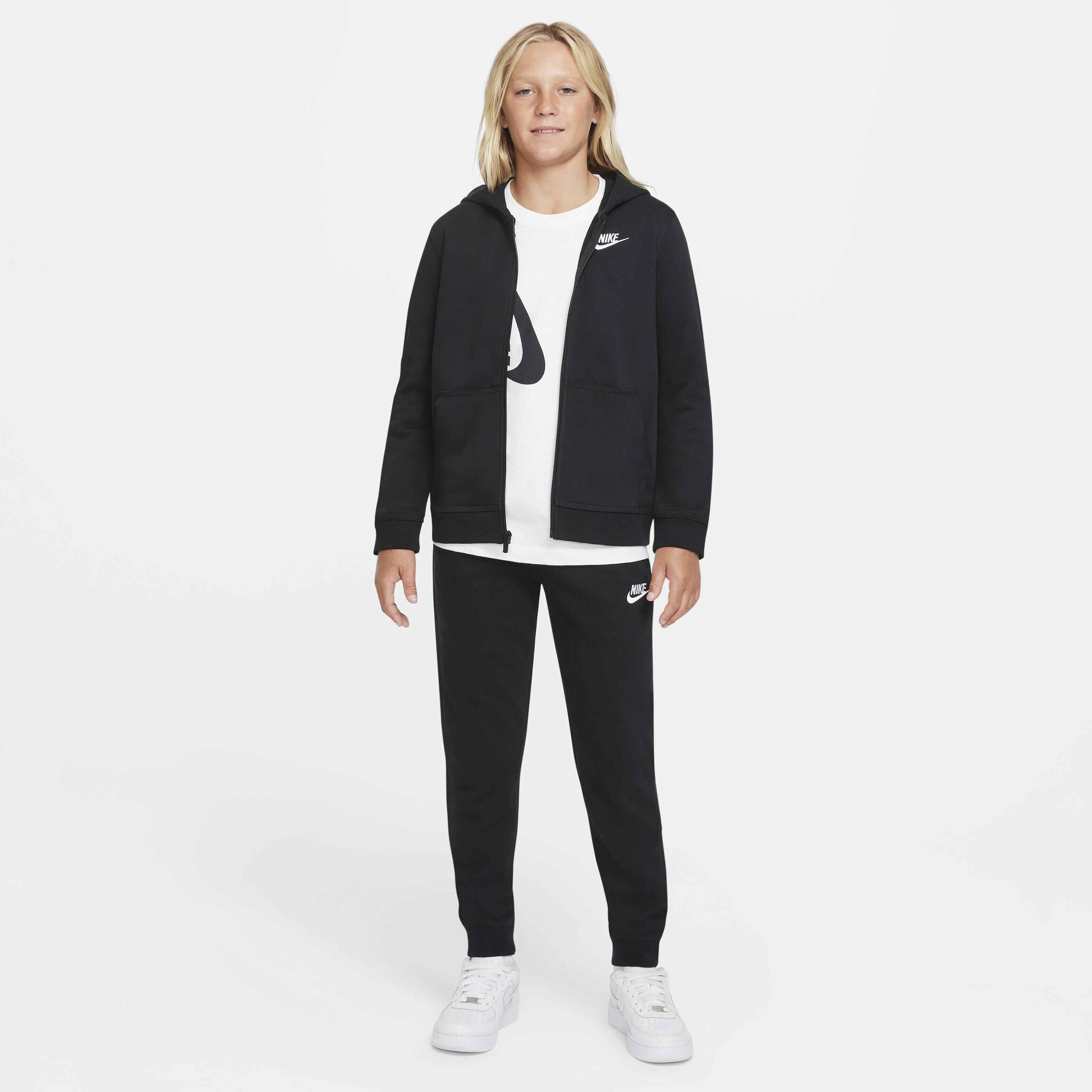 Nike Sportswear Club image number 4