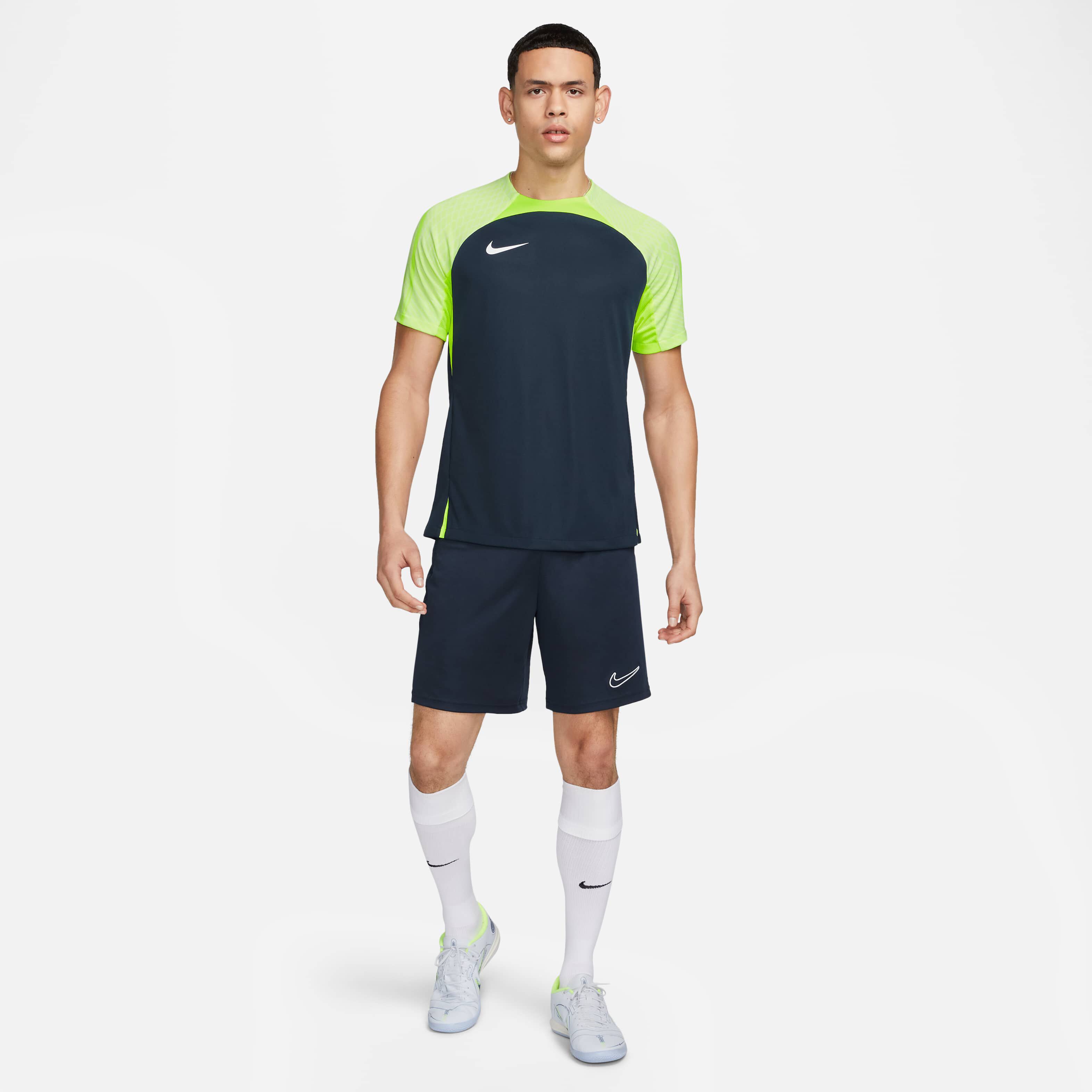 Nike Dri-FIT Strike image number 3