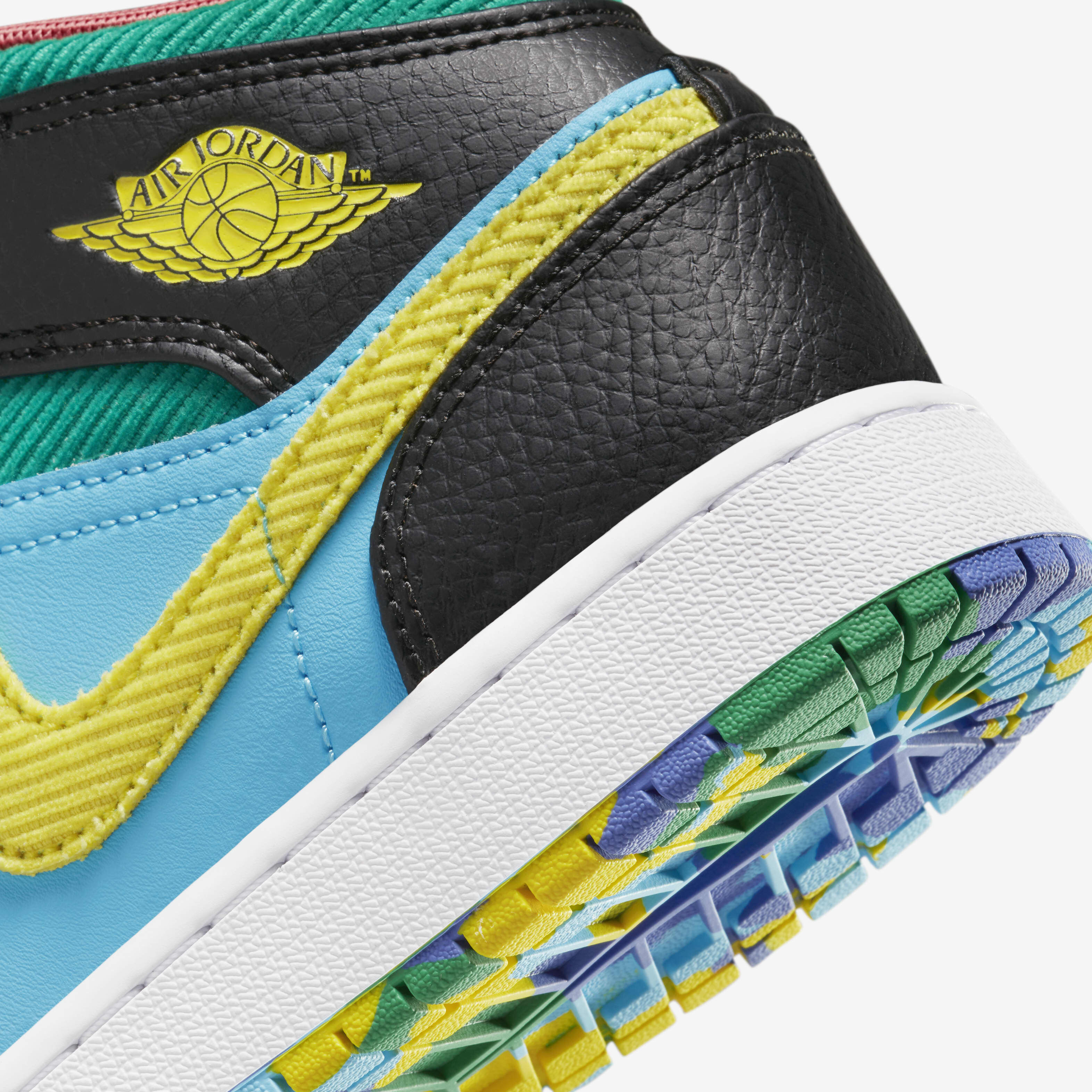 اير جوردن 1 ميد سنيكر سكول image number 7