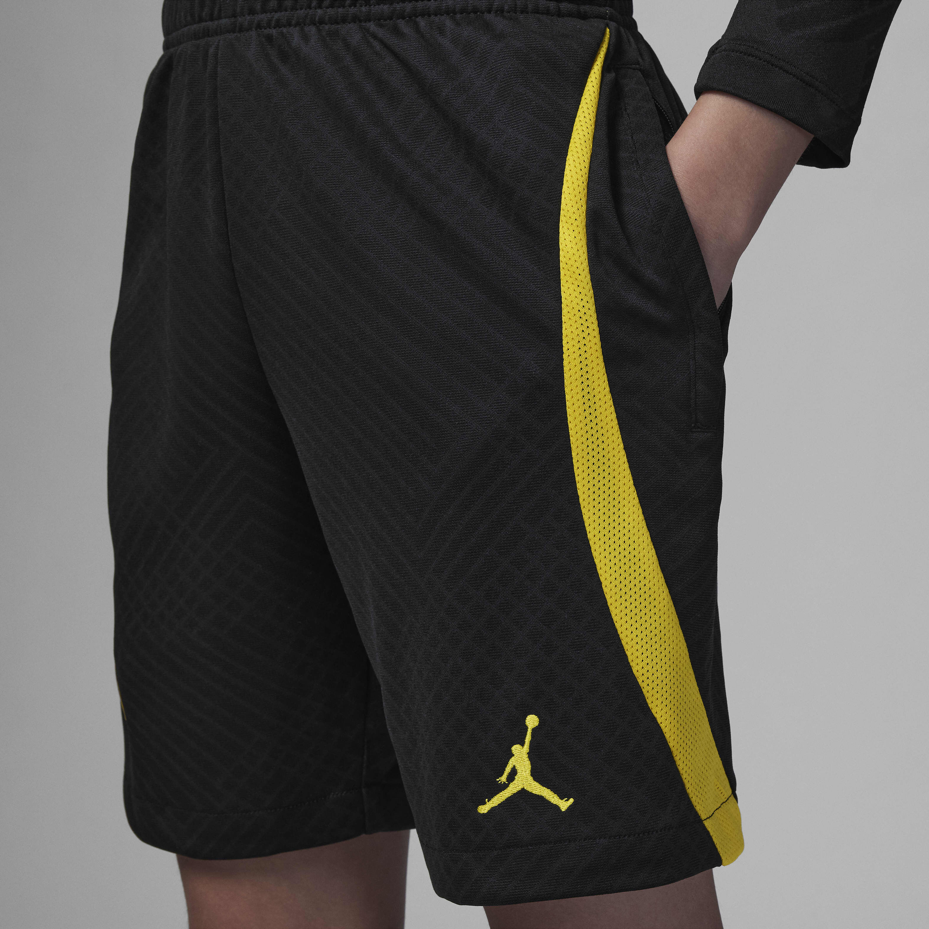 Paris Saint-Germain Strike image number 3